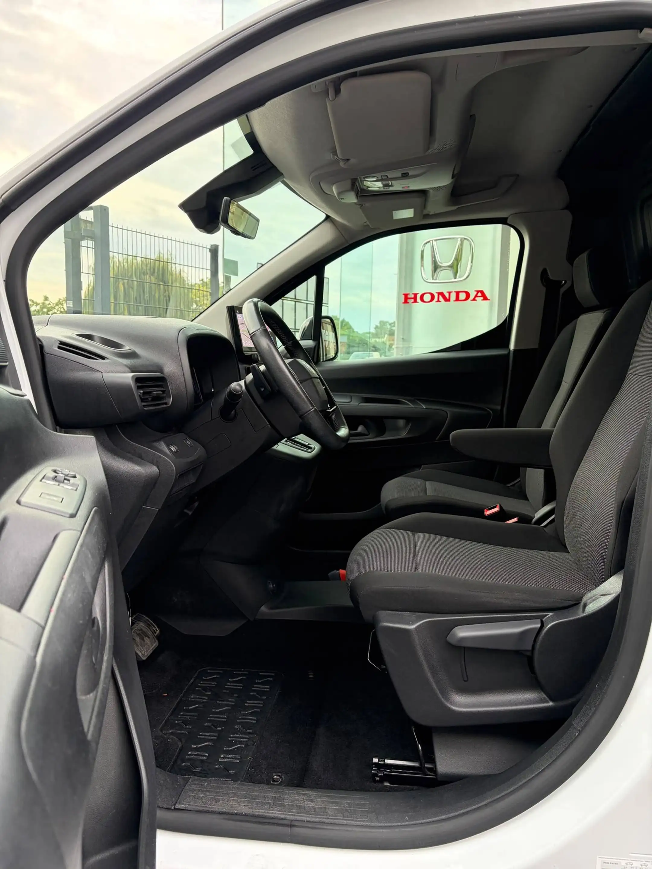 Toyota Proace Proace City 1.5 D-4D Tech Pack + TOYOTA GARANTIE + TREKHAAK + FULL OPTION — photo 8
