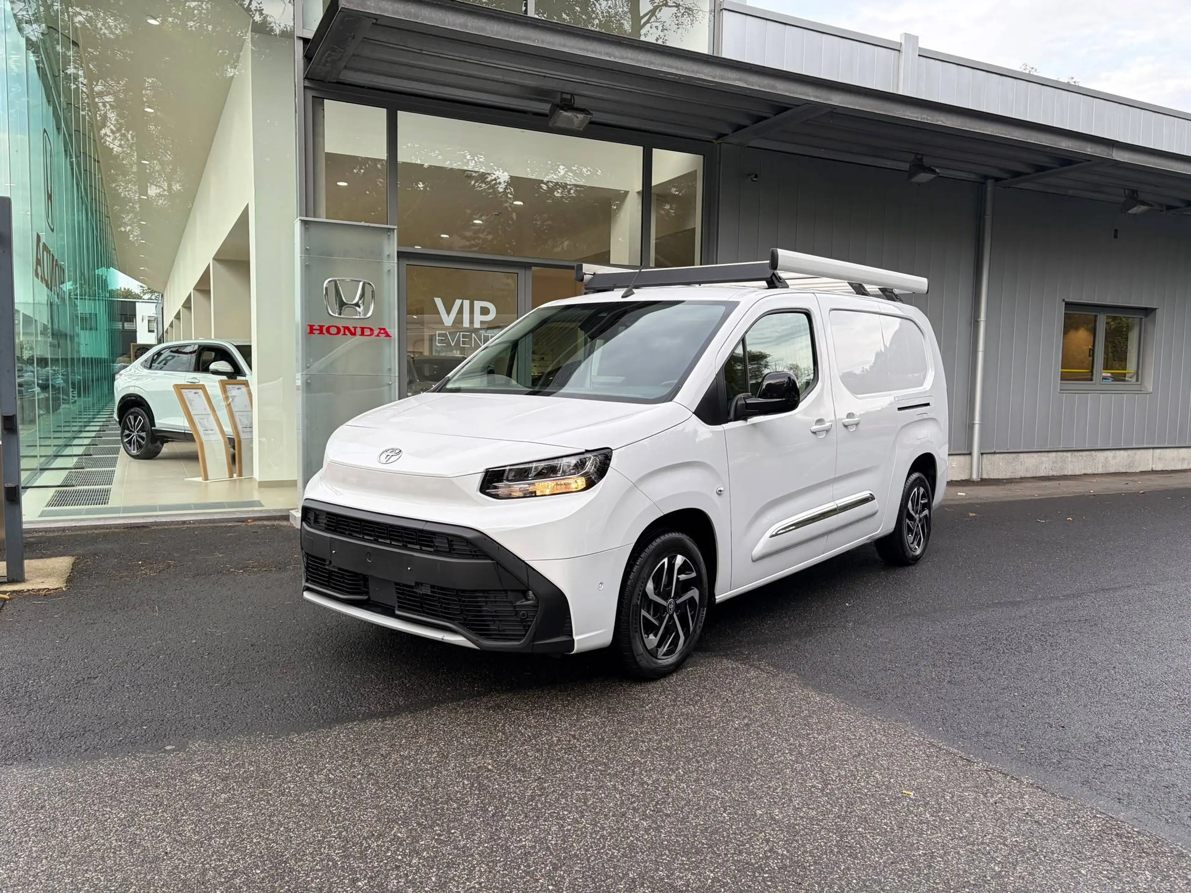 Toyota Proace Proace City 1.5 D-4D Tech Pack + TOYOTA GARANTIE + TREKHAAK + FULL OPTION — photo 2