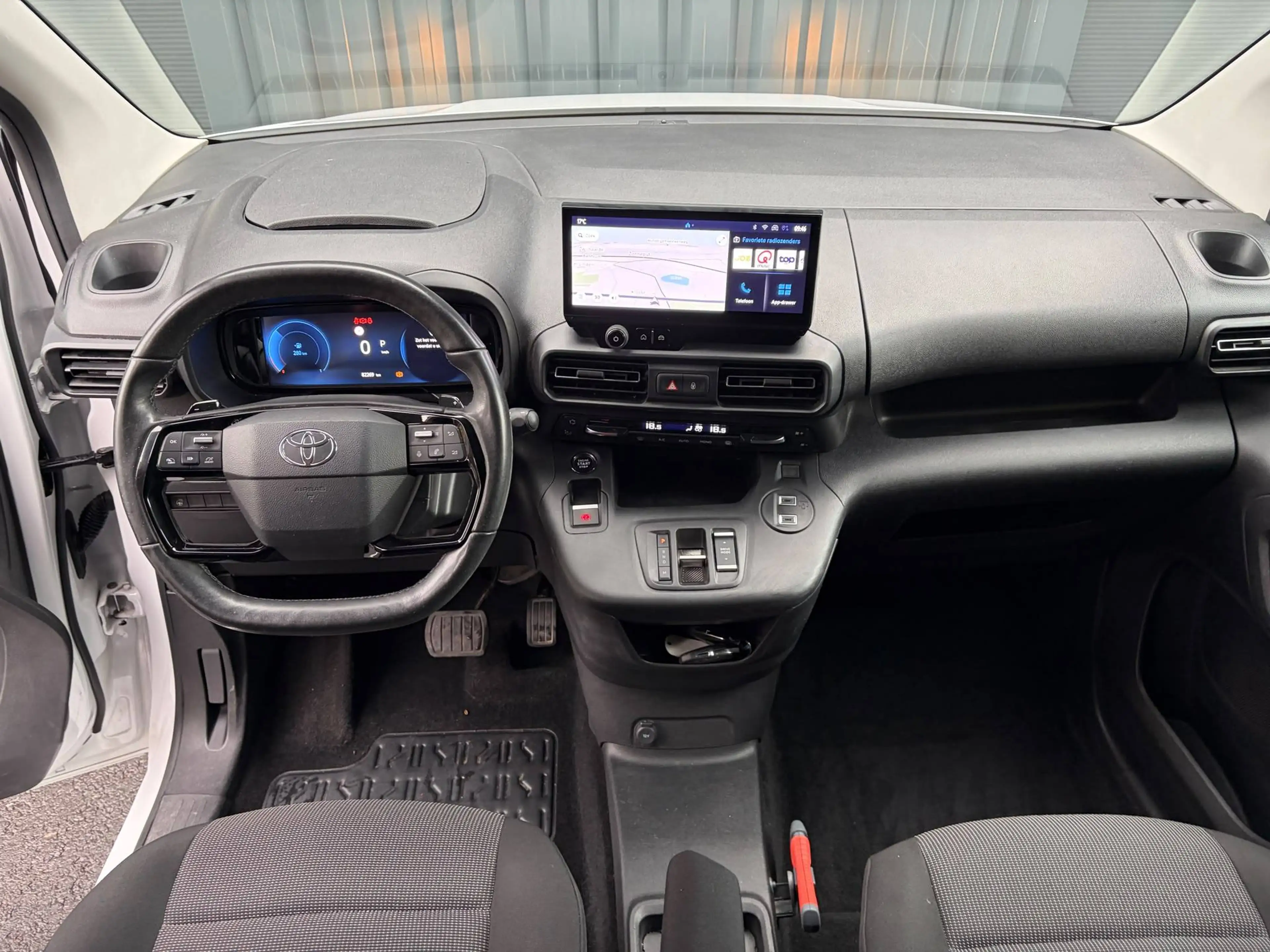 Toyota Proace Proace City 1.5 D-4D Tech Pack + TOYOTA GARANTIE + TREKHAAK + FULL OPTION — photo 6