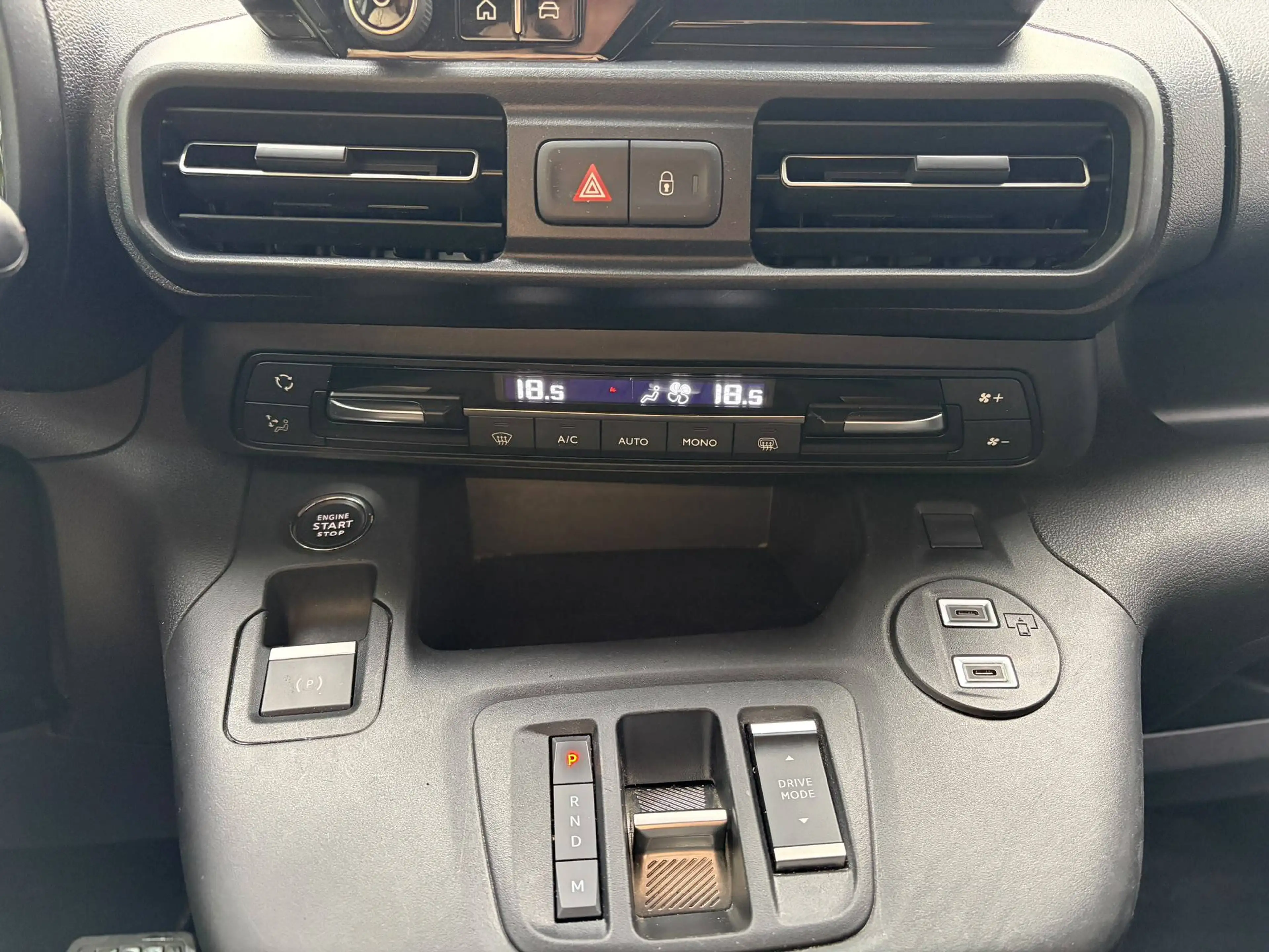 Toyota Proace Proace City 1.5 D-4D Tech Pack + TOYOTA GARANTIE + TREKHAAK + FULL OPTION — photo 10