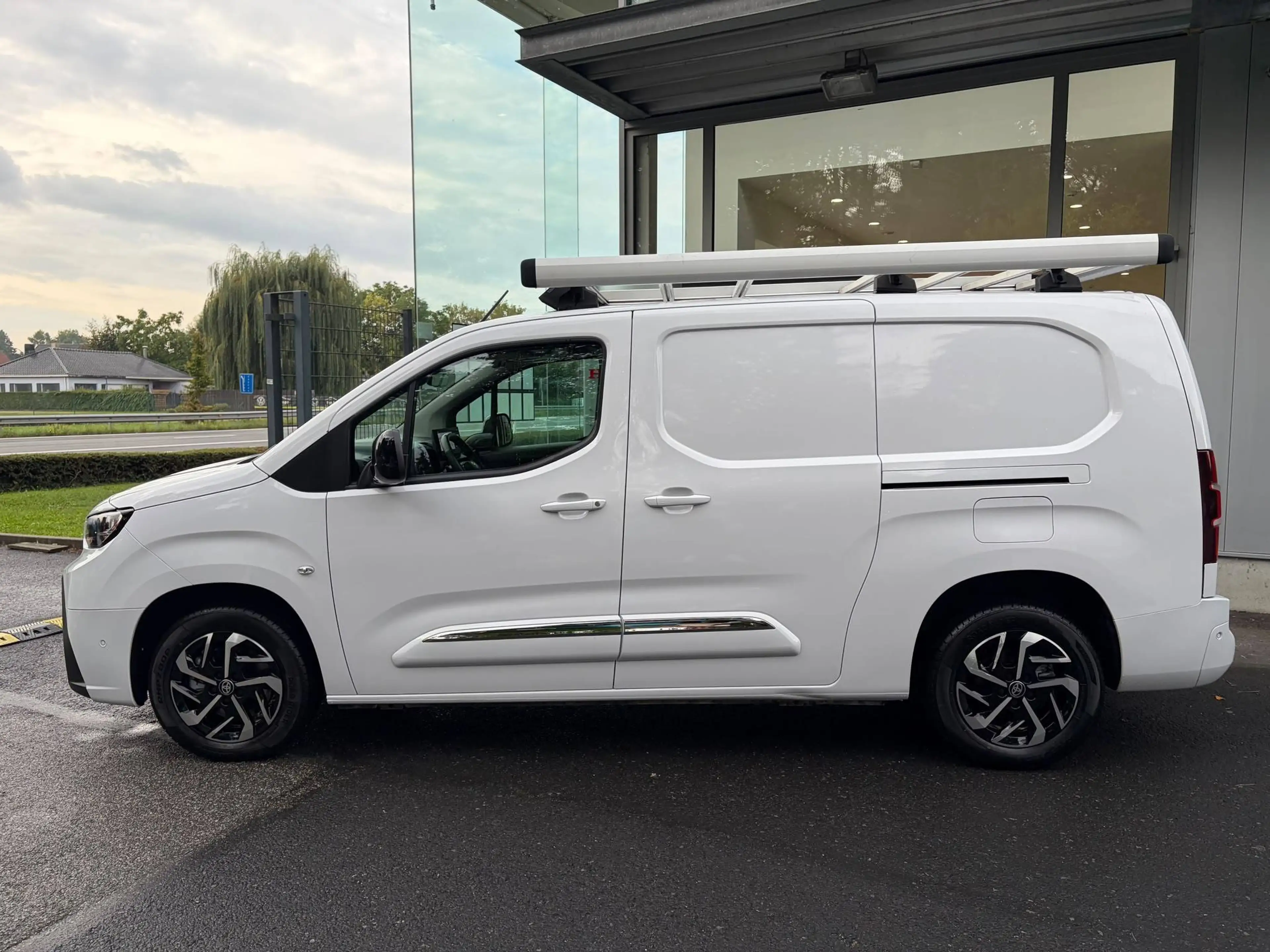 Toyota Proace Proace City 1.5 D-4D Tech Pack + TOYOTA GARANTIE + TREKHAAK + FULL OPTION — photo 3