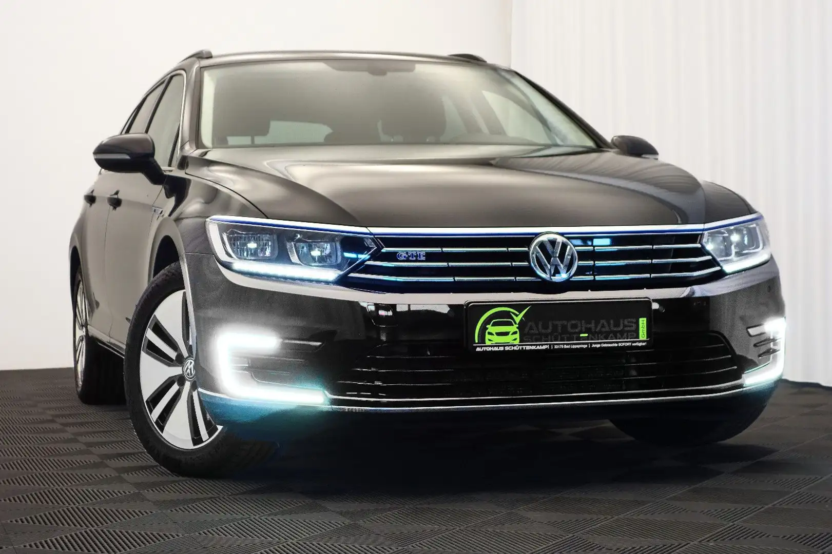 Volkswagen Passat Variant GTE LED+MASSAGE+AHKPL+NAVI Schwarz - 1