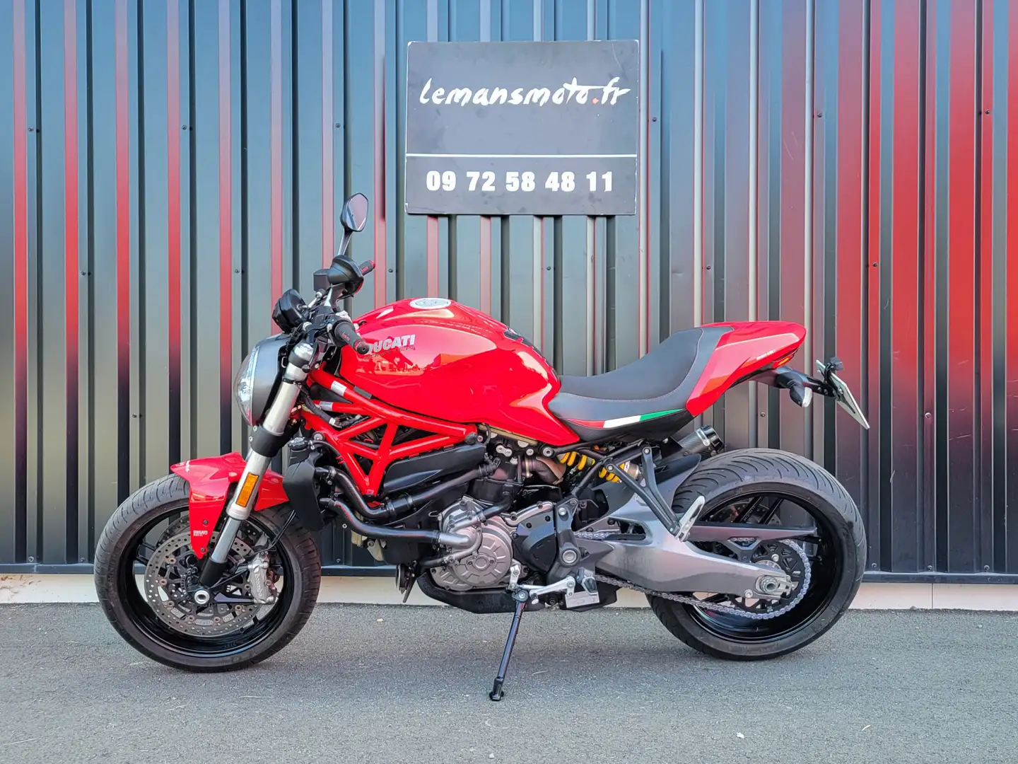 Ducati Monster 821 Rouge - 1