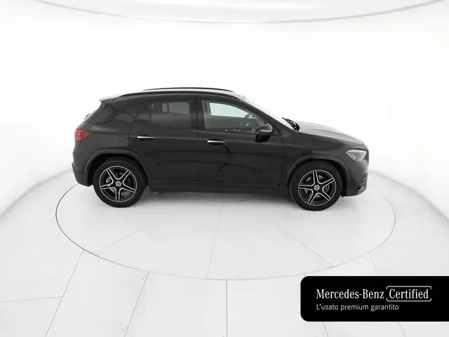 Mercedes-Benz GLA view 5