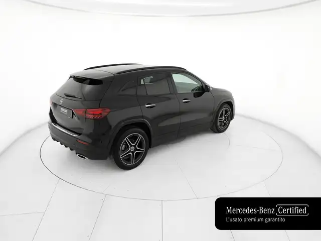 Mercedes-Benz GLA view 4