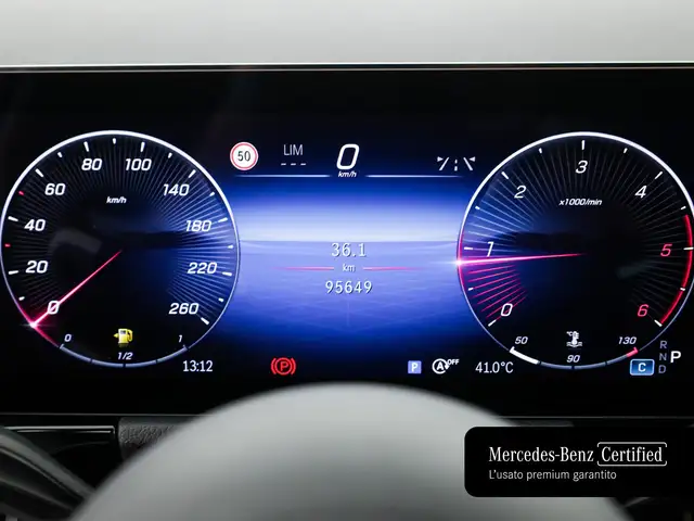 Mercedes-Benz GLA view 12