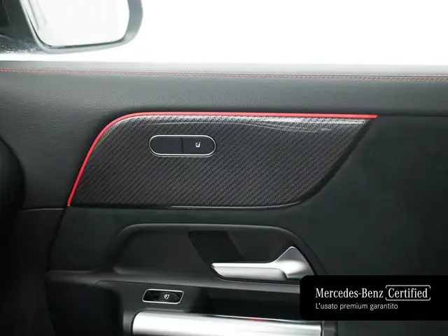 Mercedes-Benz GLA view 14