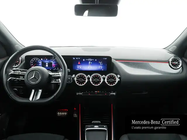 Mercedes-Benz GLA view 9