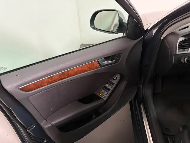 Audi A4 Avant view 5