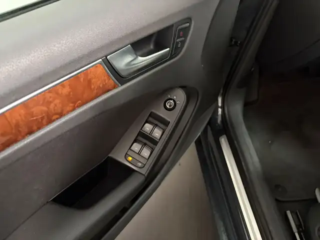 Audi A4 Avant view 6