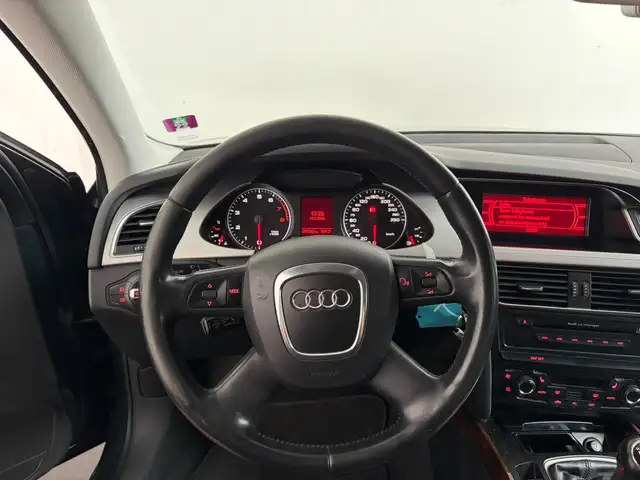 Audi A4 Avant view 10