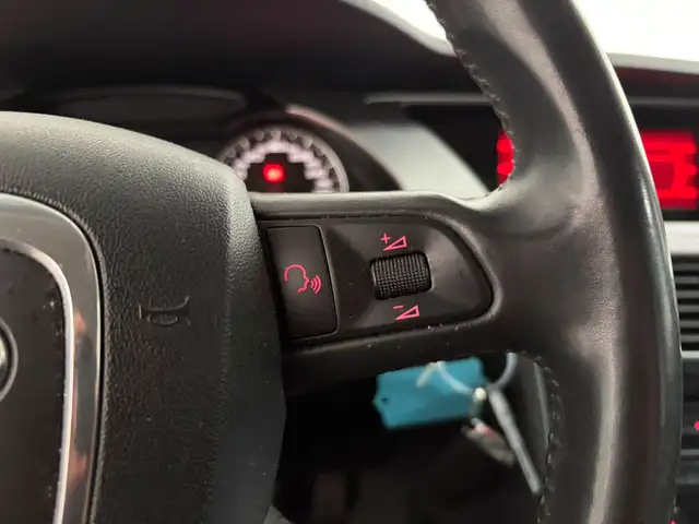 Audi A4 Avant view 11