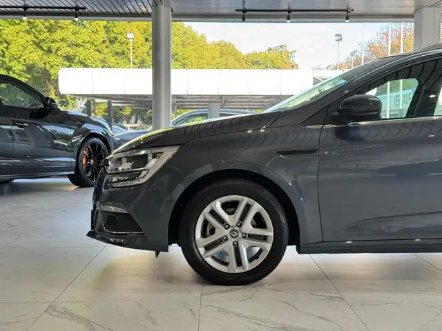 Renault Megane view 3