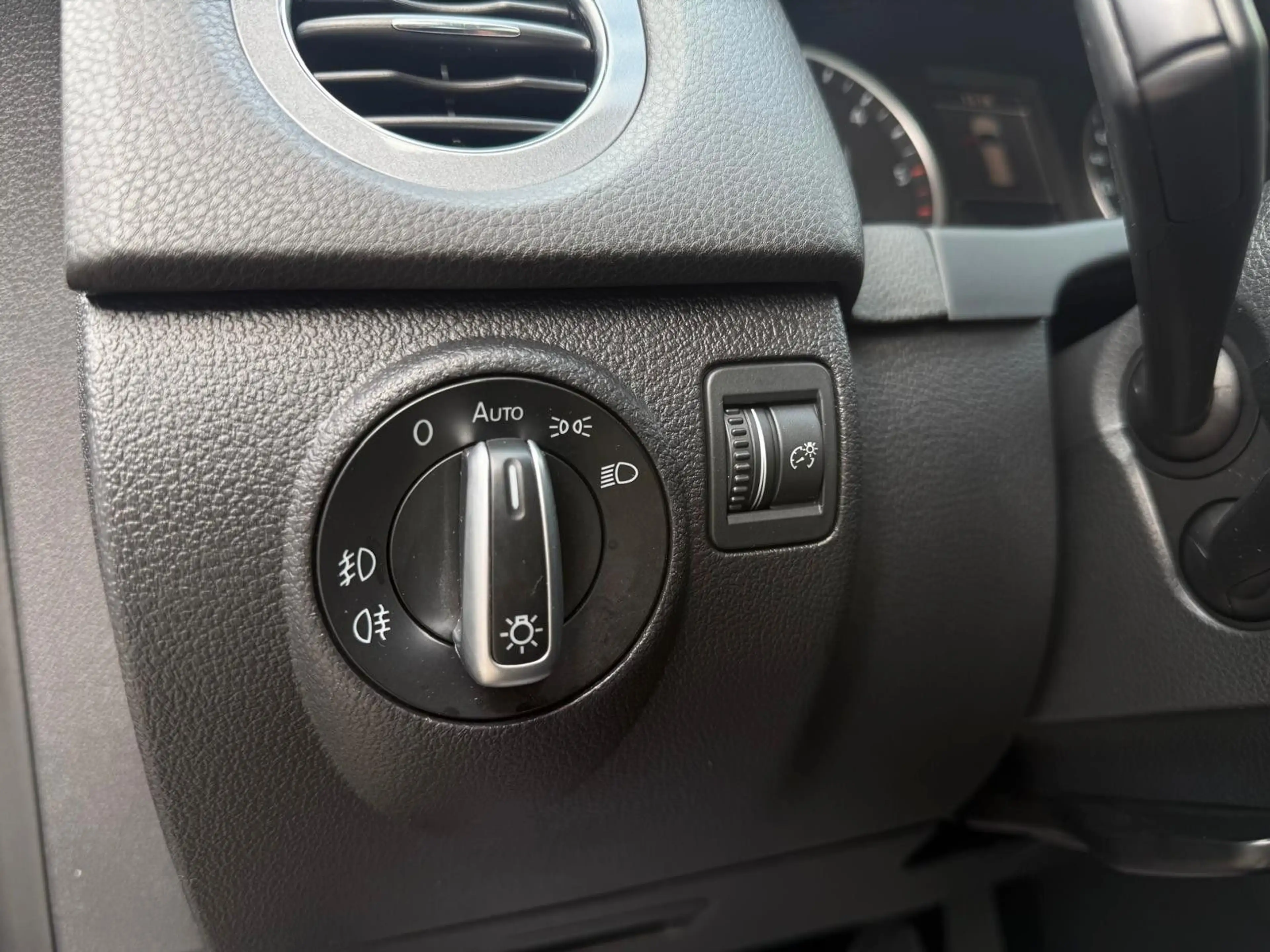 Volkswagen Tiguan Sport & Style 4Motion * PANO * STANDHEIZ* — photo 14