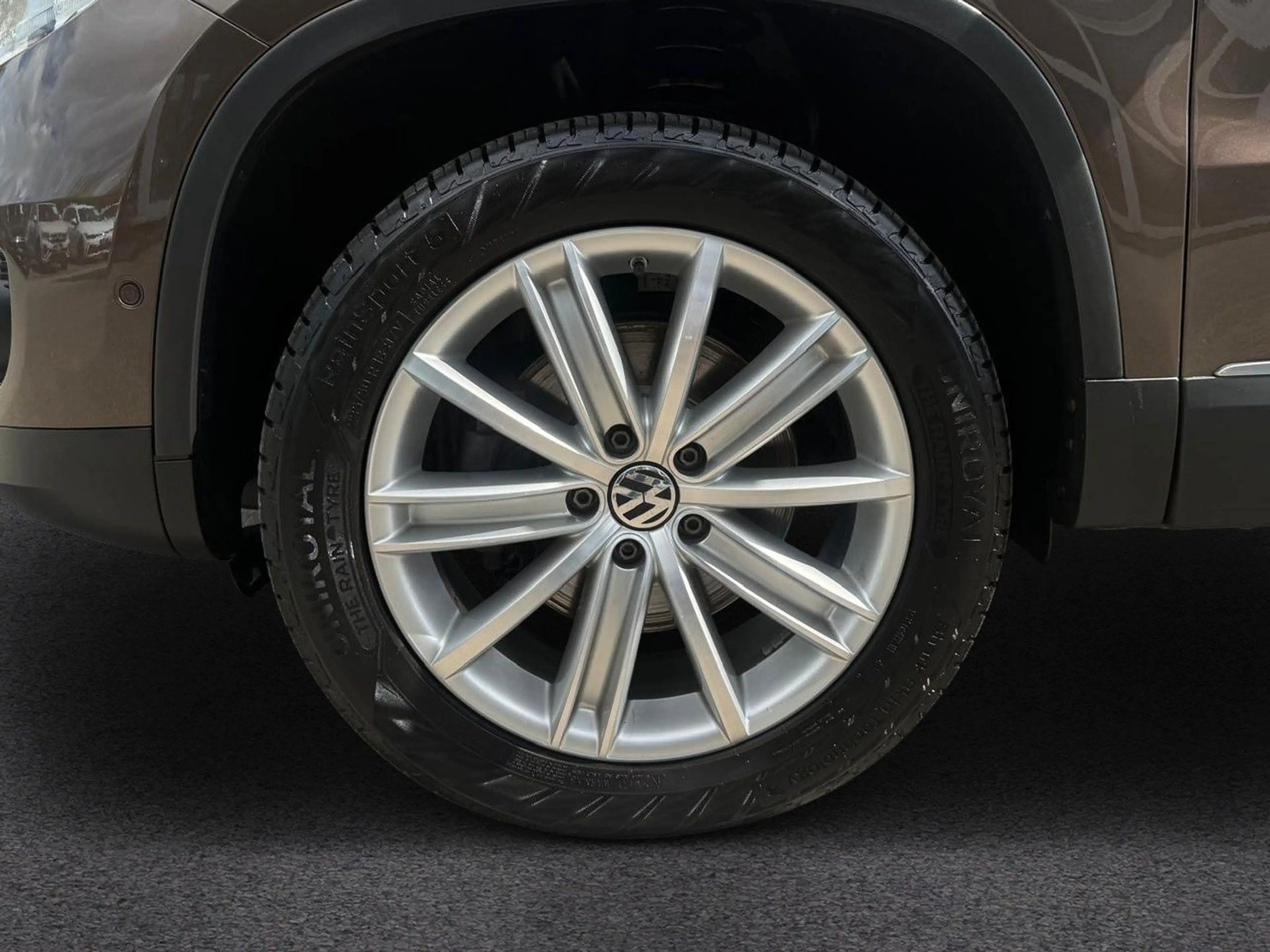 Volkswagen Tiguan Sport & Style 4Motion * PANO * STANDHEIZ* — photo 12