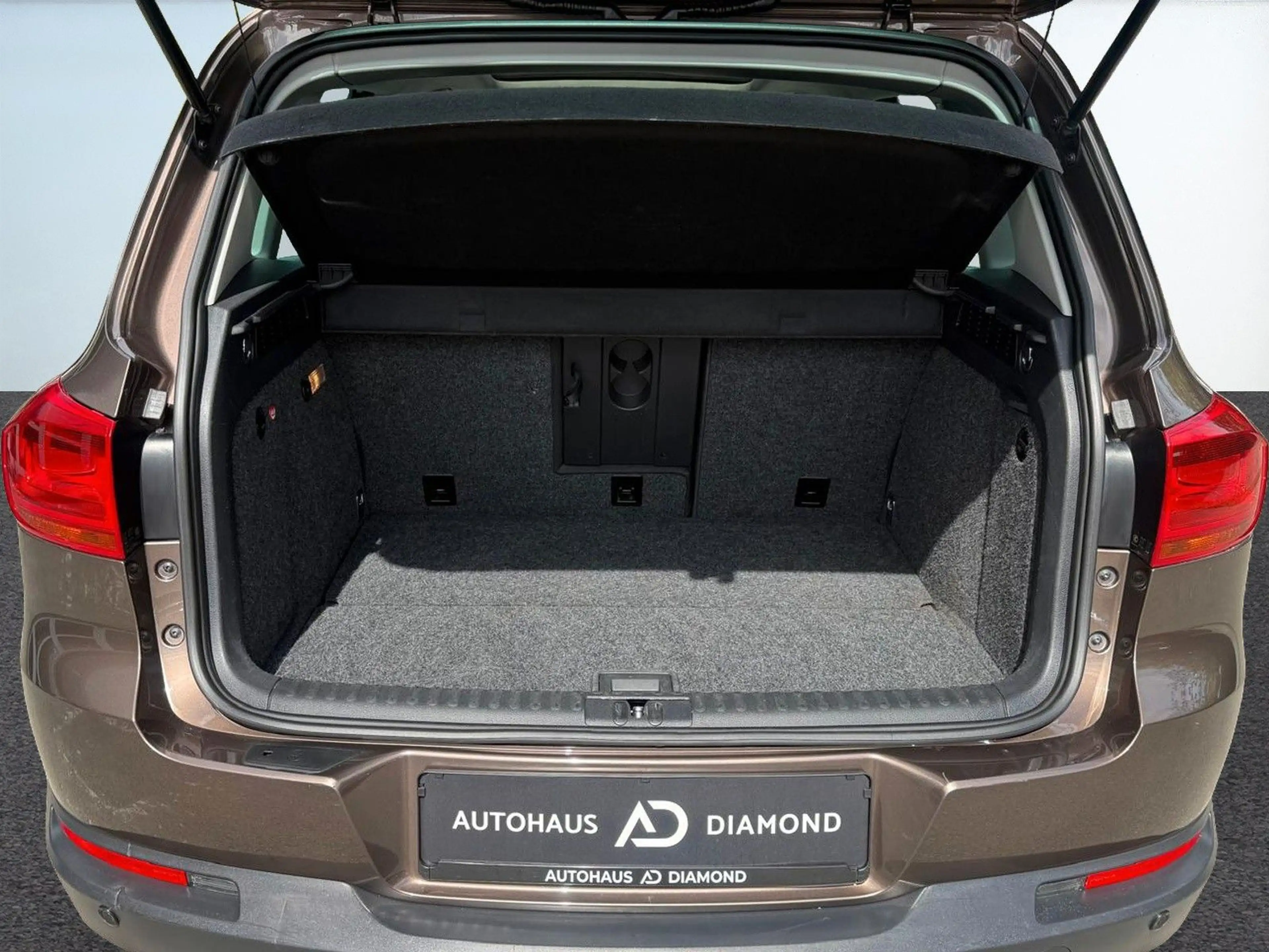 Volkswagen Tiguan Sport & Style 4Motion * PANO * STANDHEIZ* — photo 10