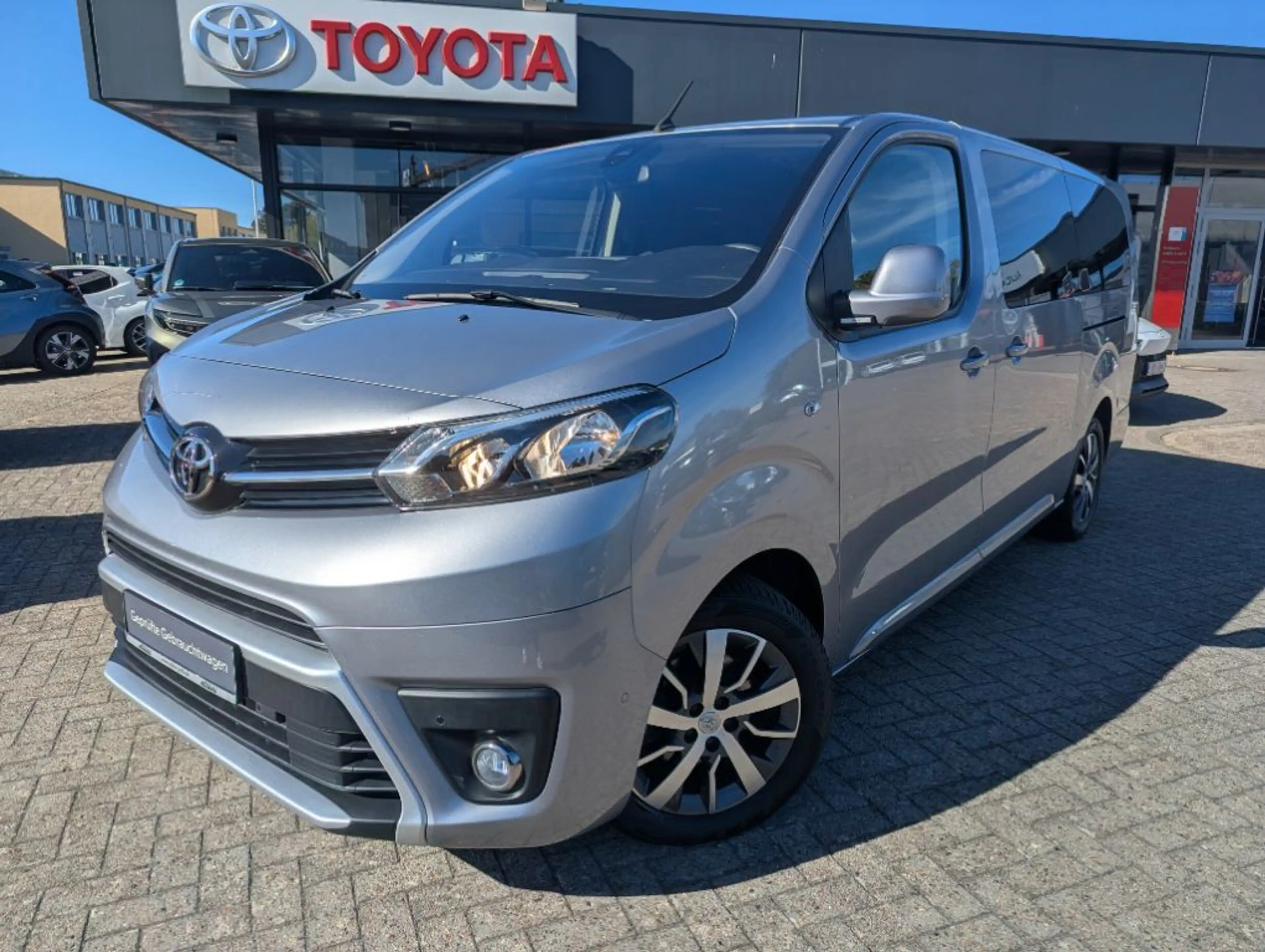 Toyota Proace 2,0-l-D-4D L1 (9-Si.) Verso Shuttle Comfort Sitzhe — photo 2