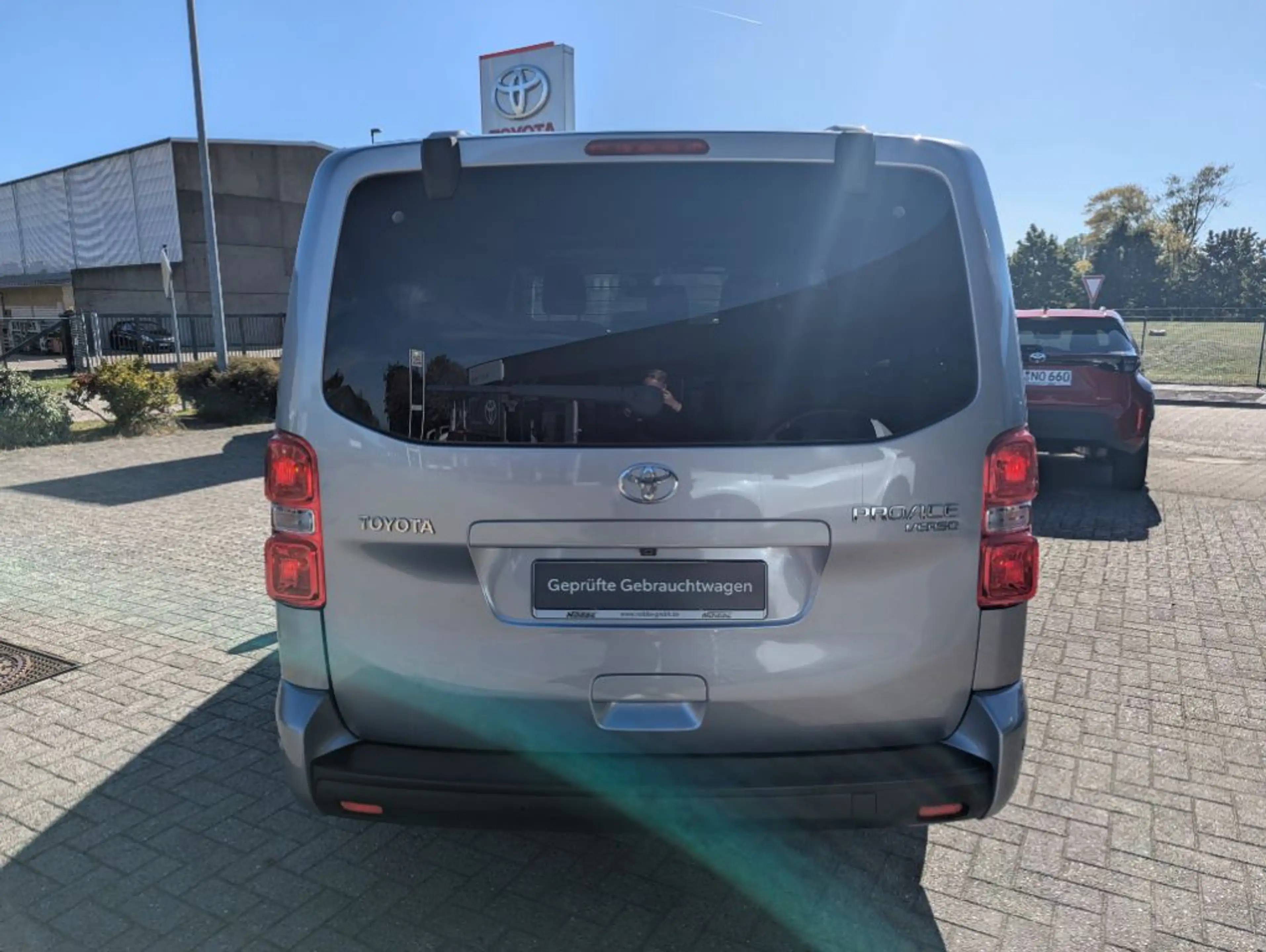 Toyota Proace 2,0-l-D-4D L1 (9-Si.) Verso Shuttle Comfort Sitzhe — photo 6