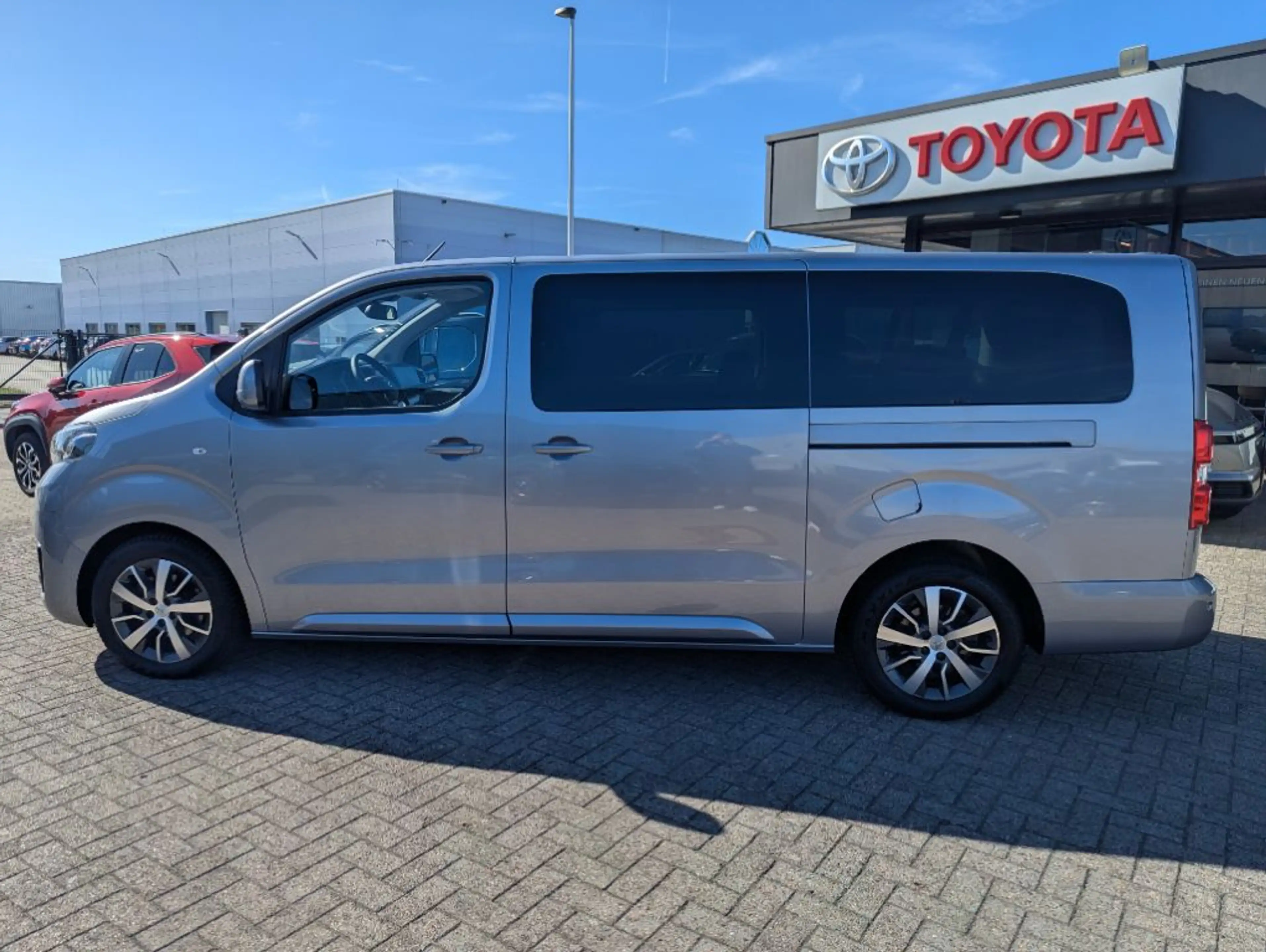 Toyota Proace 2,0-l-D-4D L1 (9-Si.) Verso Shuttle Comfort Sitzhe — photo 8