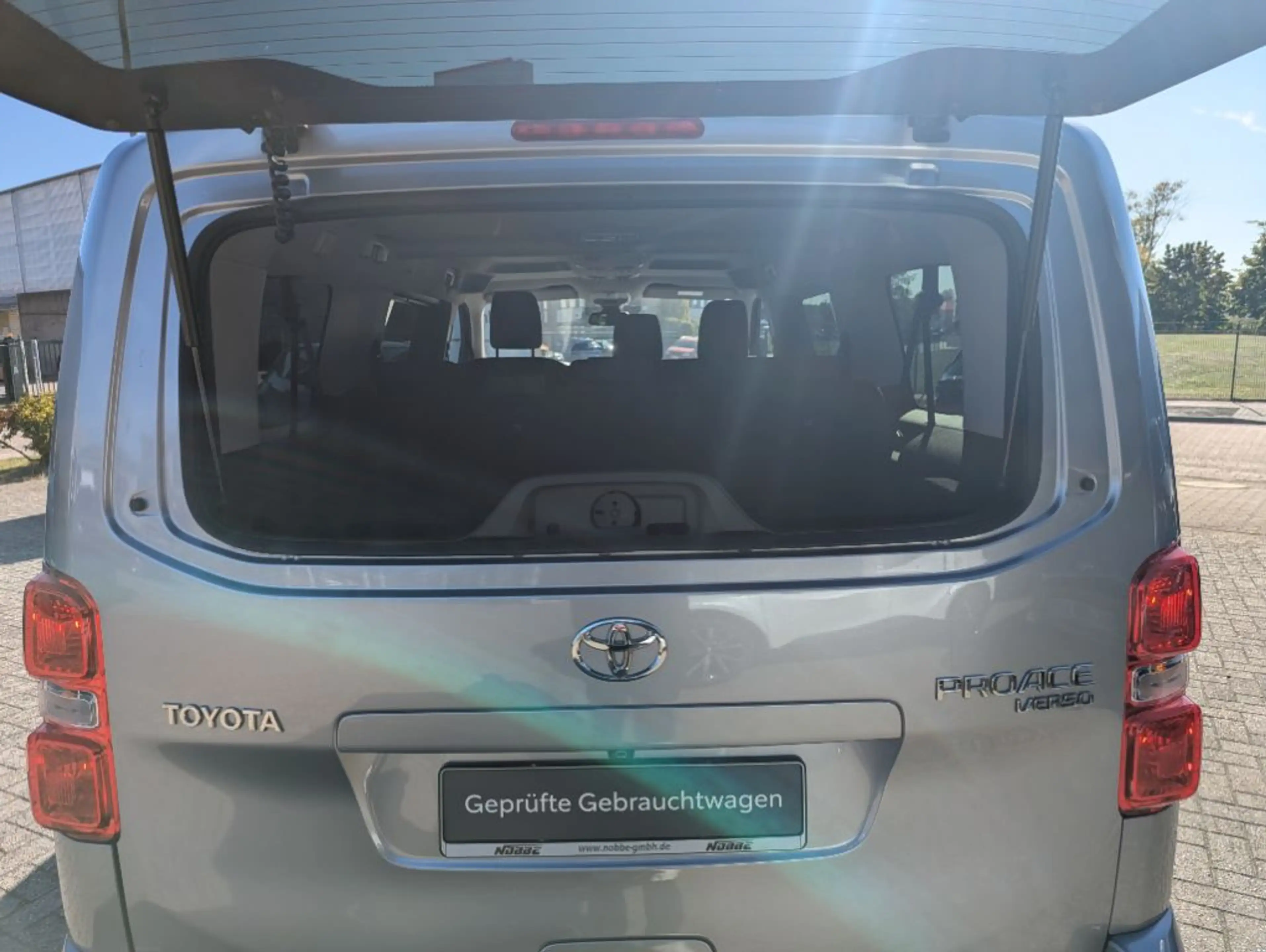 Toyota Proace 2,0-l-D-4D L1 (9-Si.) Verso Shuttle Comfort Sitzhe — photo 11