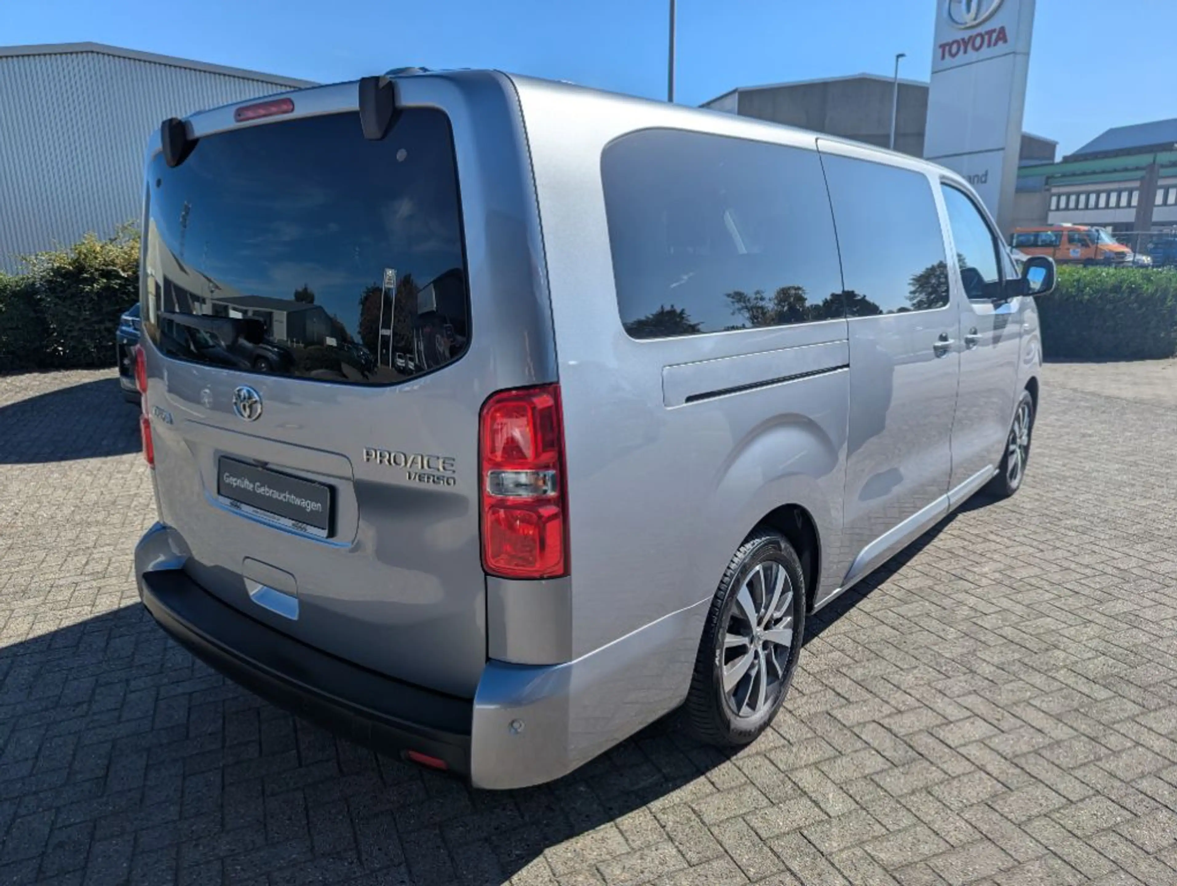 Toyota Proace 2,0-l-D-4D L1 (9-Si.) Verso Shuttle Comfort Sitzhe — photo 5