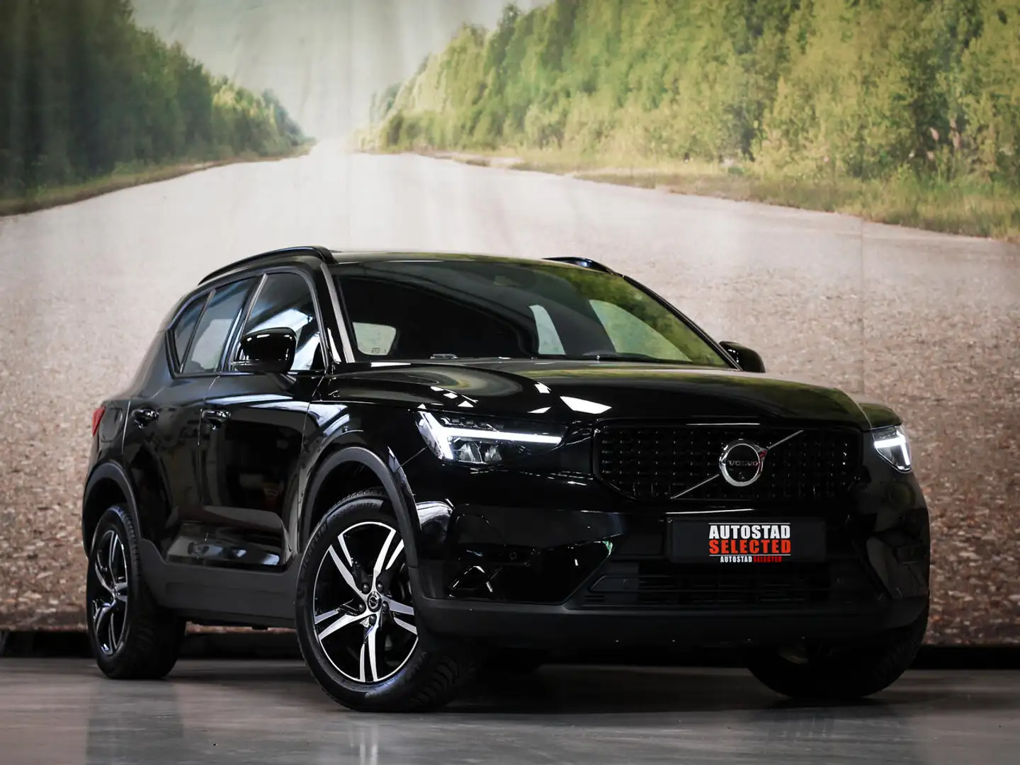 Volvo XC40 Plus Dark Zwart - 1