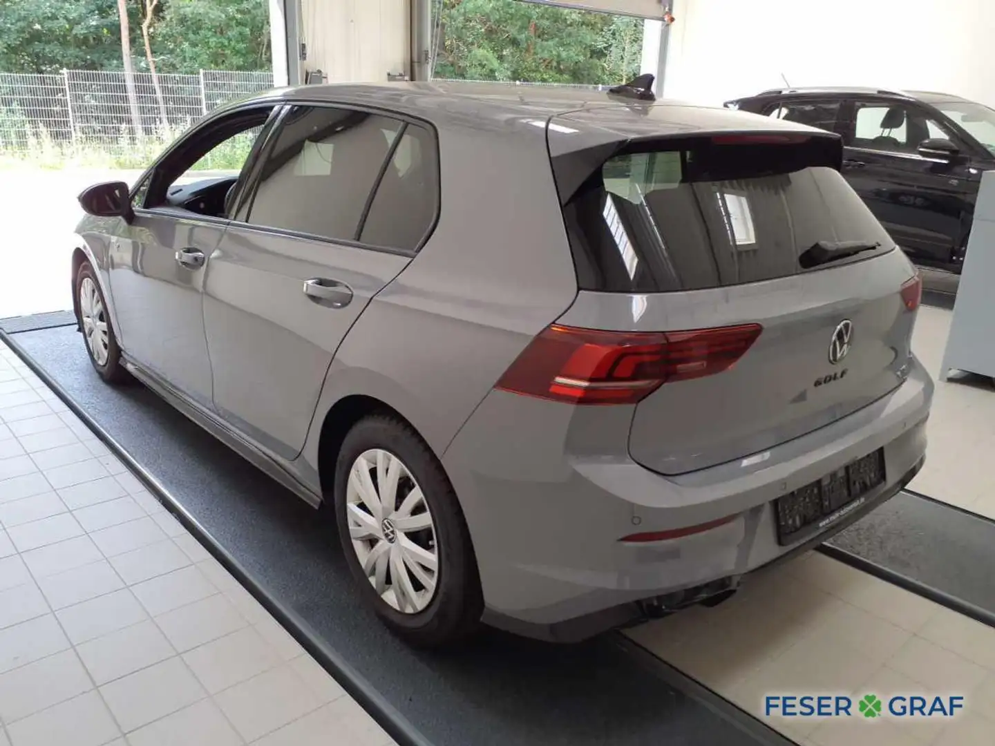 Volkswagen Golf VIII R-Line 1.5 eTSI DSG 150PS Gris - 2