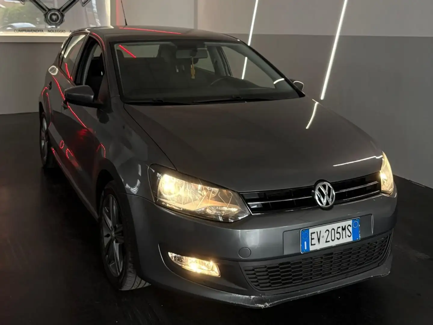 Volkswagen Polo Polo V 2009 5p 1.2 tdi Comfortline Grau - 2