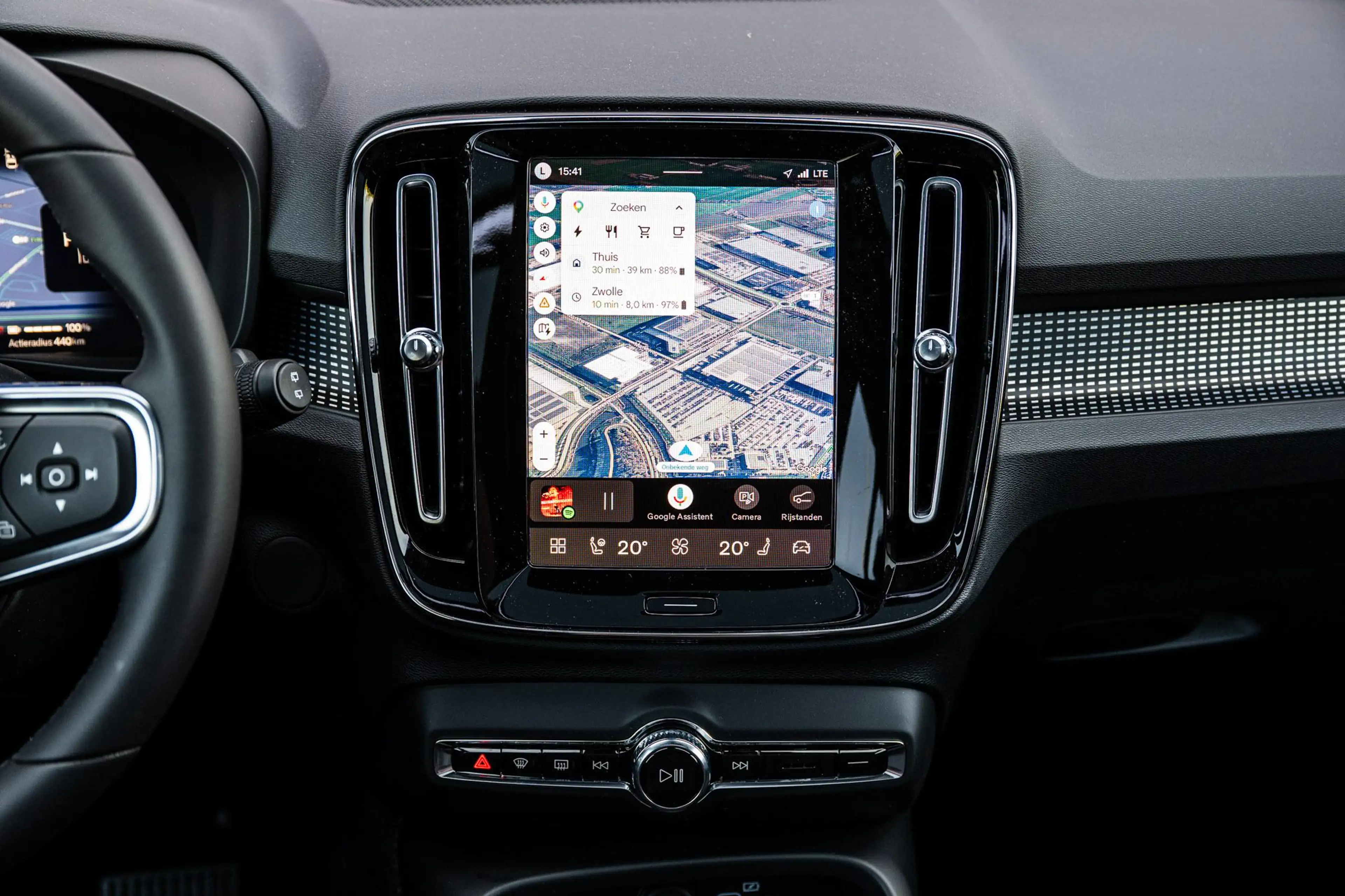 Volvo EX40 Single Motor Extended Range Ultra Black Edition | — photo 13