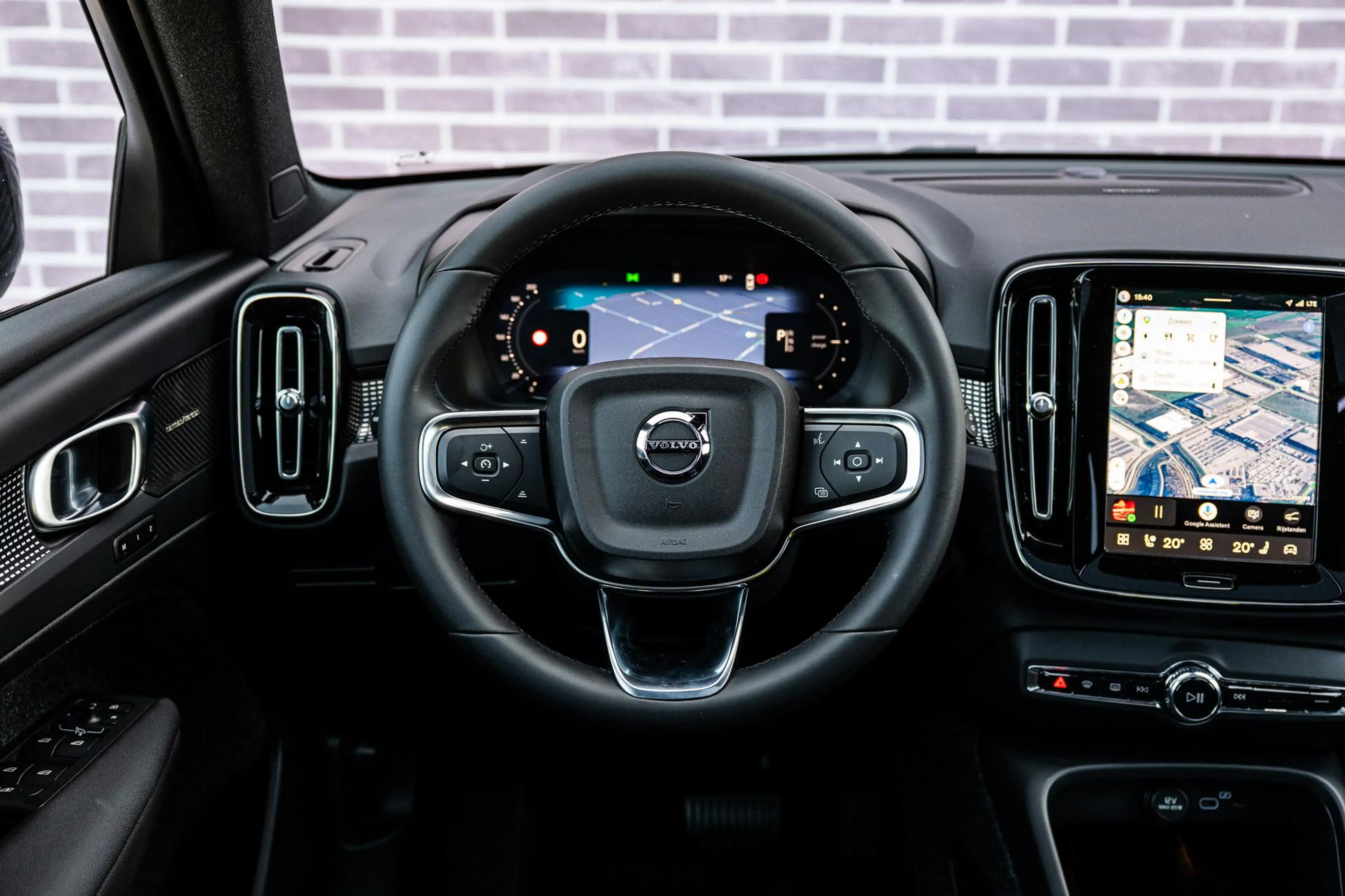 Volvo EX40 Single Motor Extended Range Ultra Black Edition | — photo 3