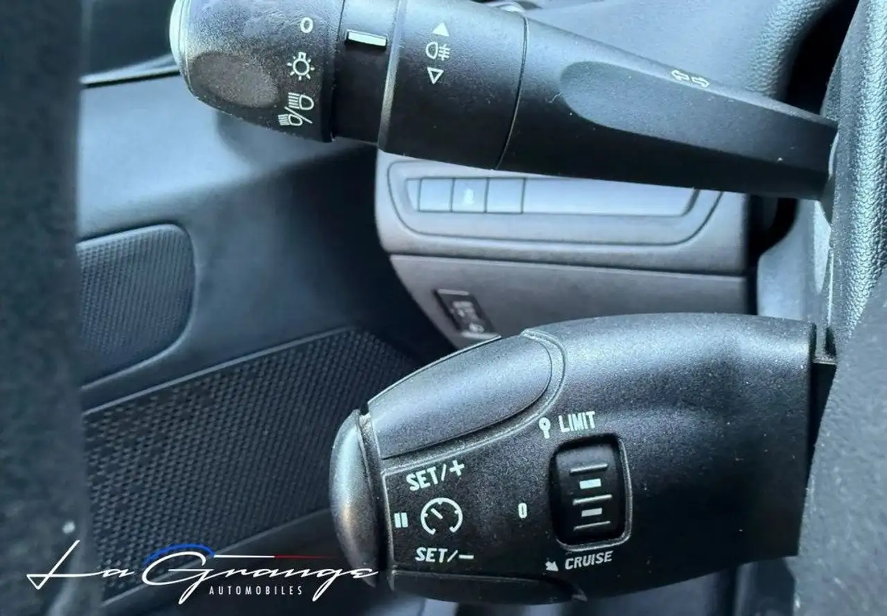 Peugeot 208 208 — photo 15