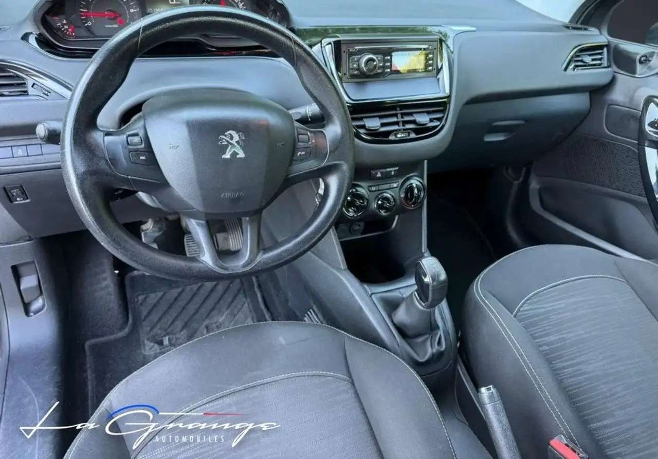 Peugeot 208 208 — photo 11