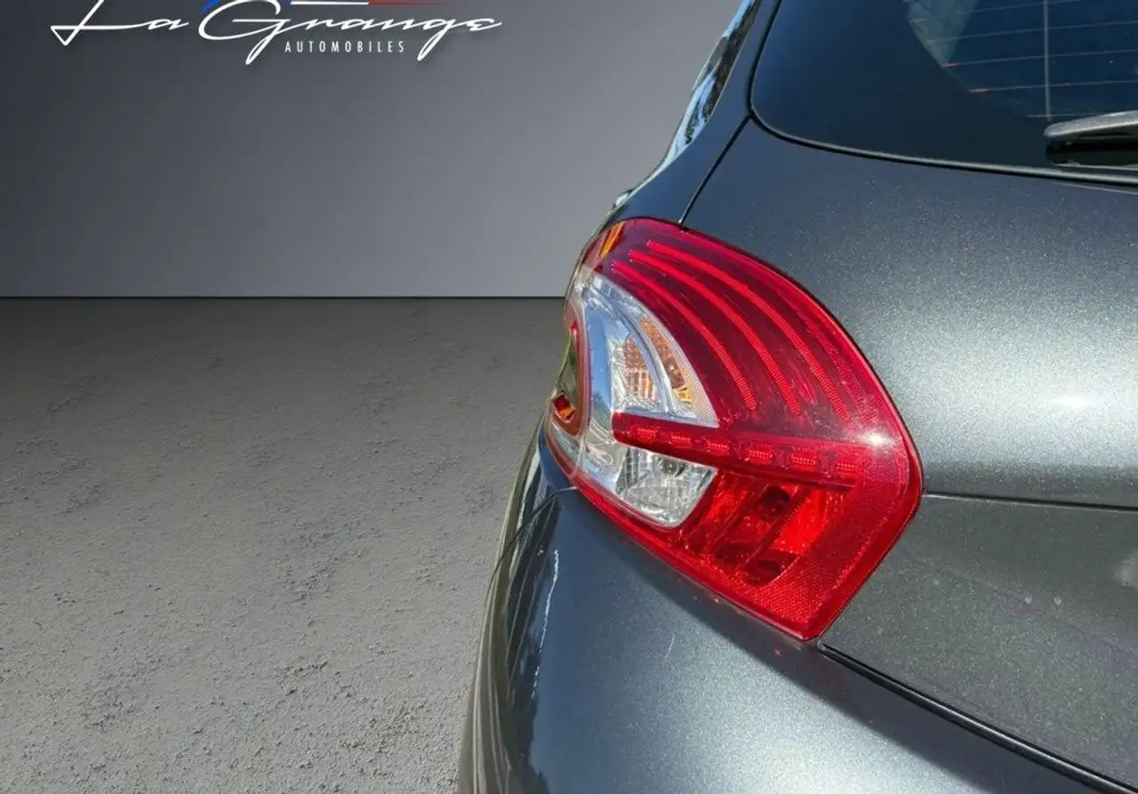 Peugeot 208 208 — photo 24