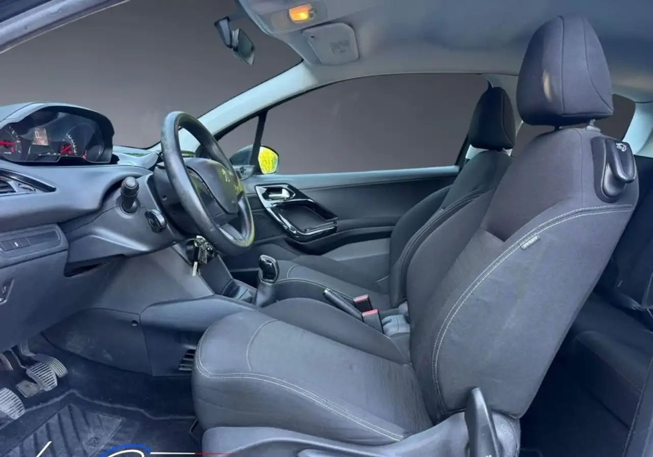Peugeot 208 208 — photo 10