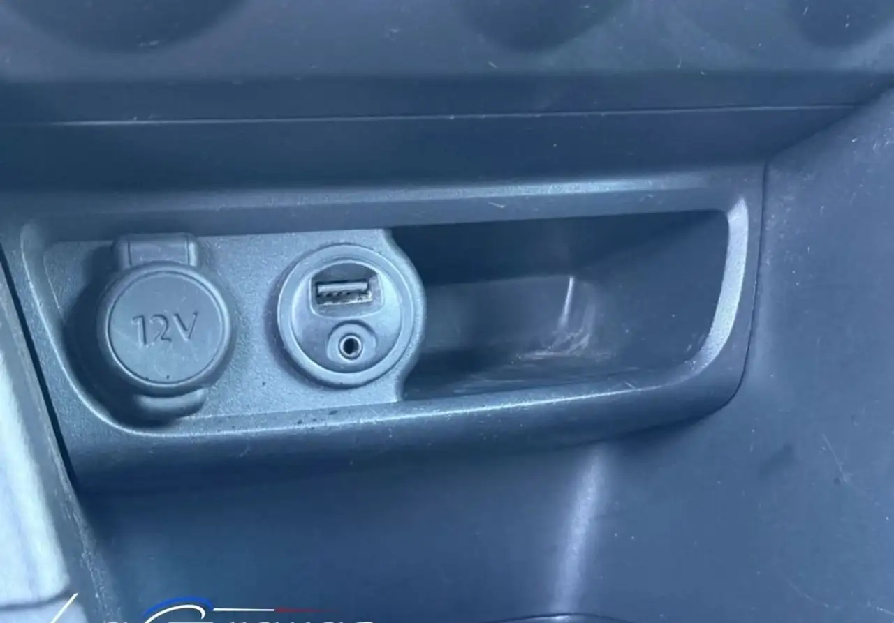 Peugeot 208 208 — photo 18