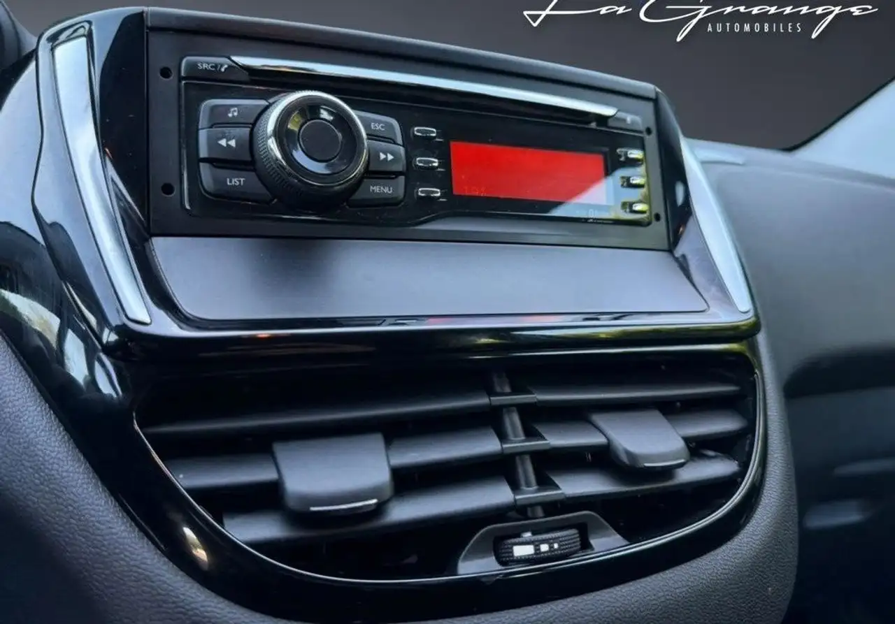 Peugeot 208 208 — photo 16