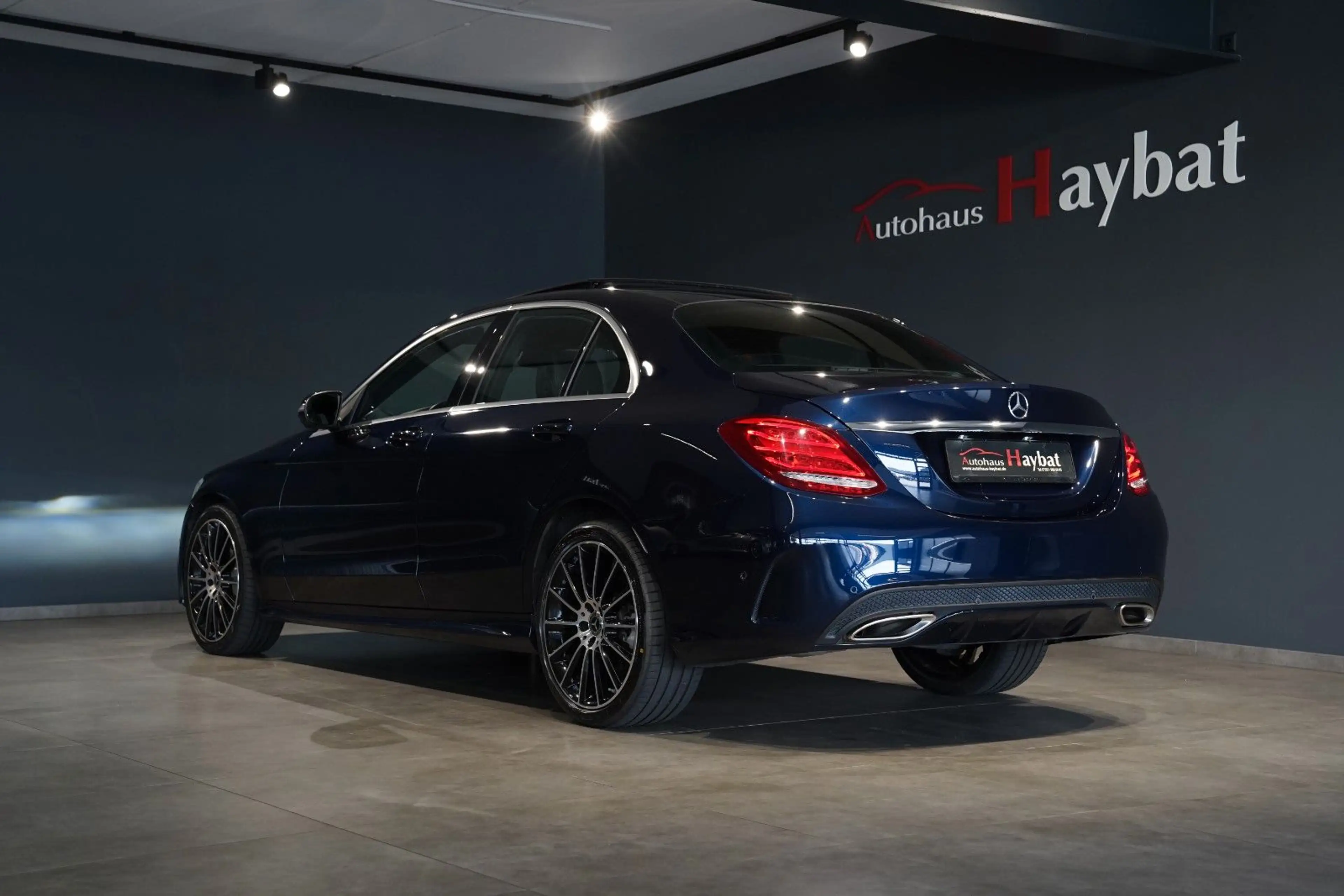 Mercedes-Benz C 250 Limo AMG LED-Pano-Leder-Comand-19Zoll-360° — photo 6