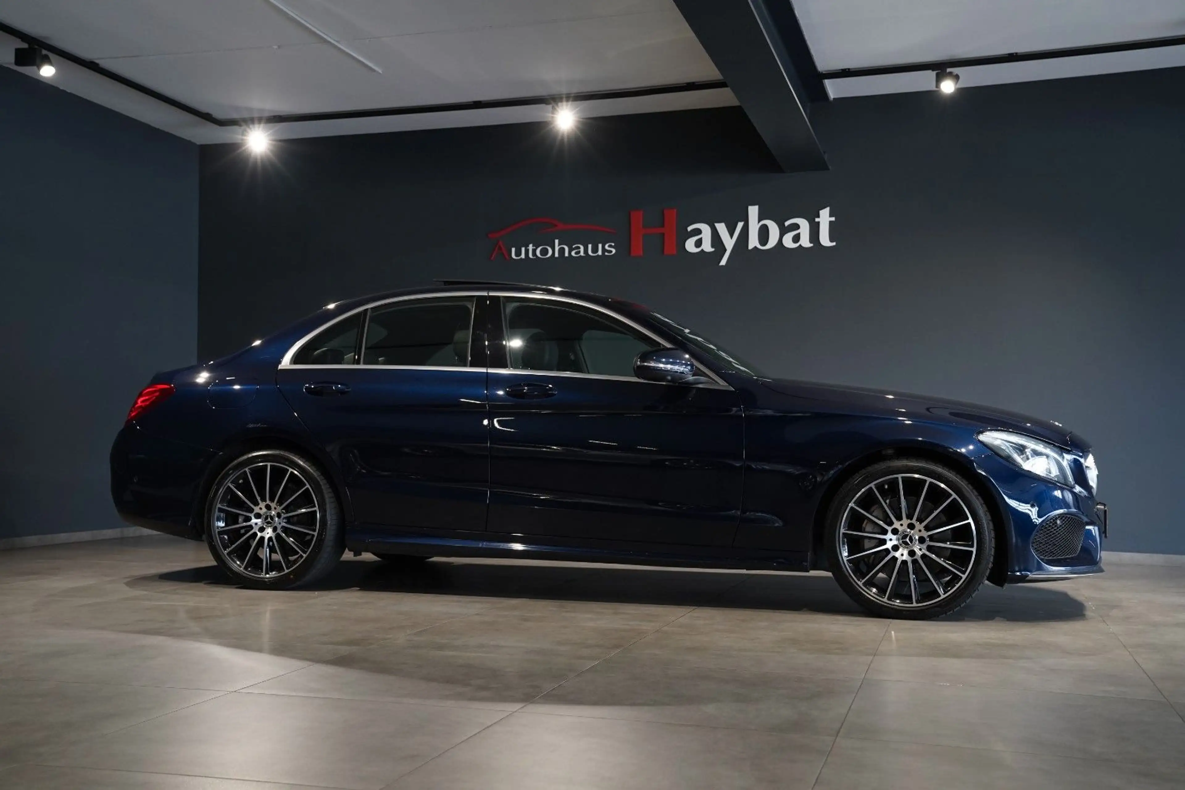 Mercedes-Benz C 250 Limo AMG LED-Pano-Leder-Comand-19Zoll-360° — photo 4