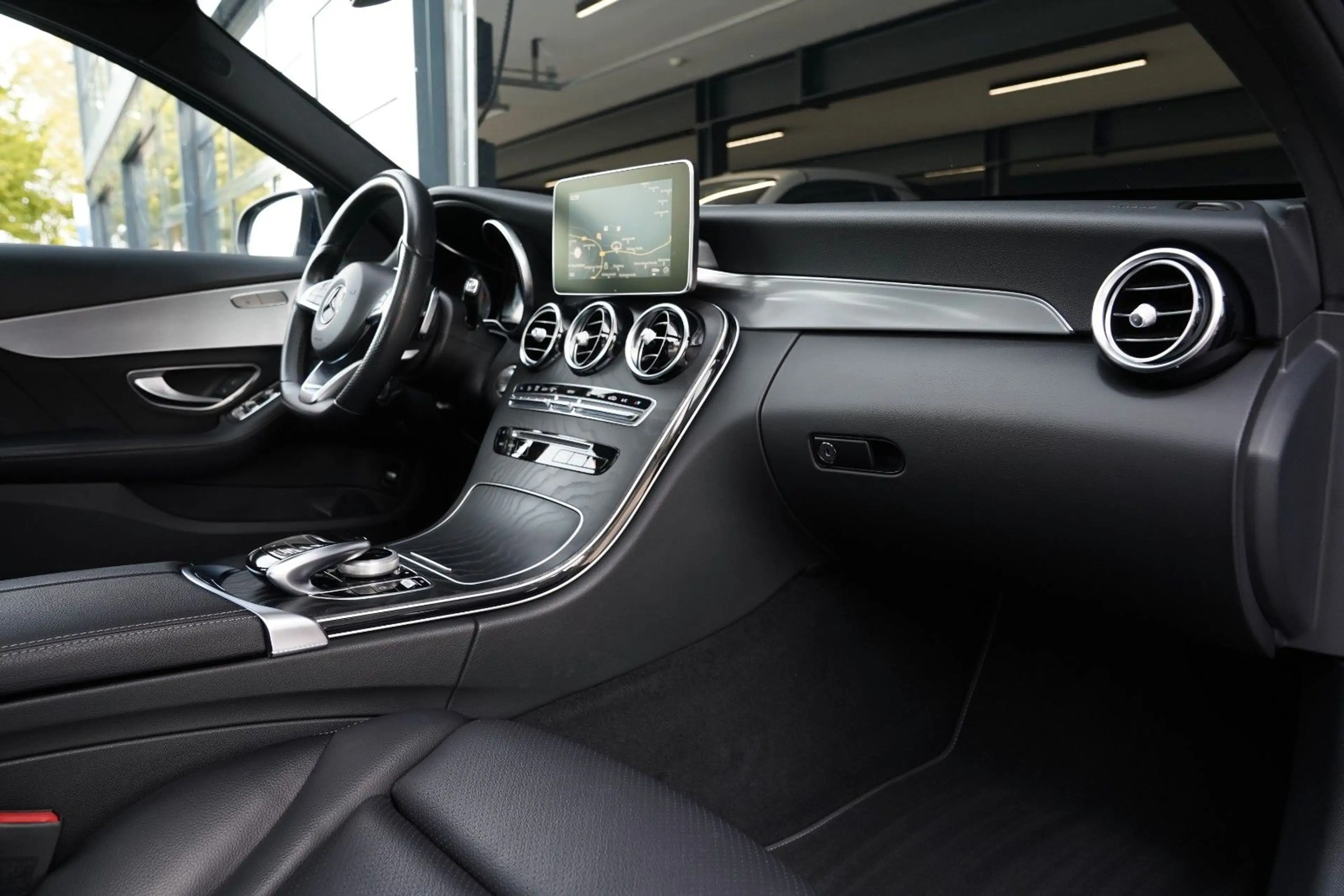 Mercedes-Benz C 250 Limo AMG LED-Pano-Leder-Comand-19Zoll-360° — photo 15