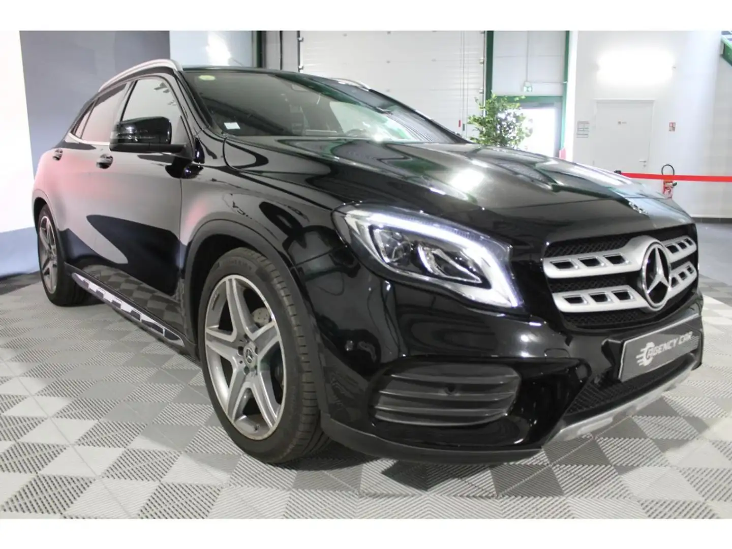 Mercedes-Benz GLA 200 200 d Fascination 4-Matic BV 7G-DCT Schwarz - 2