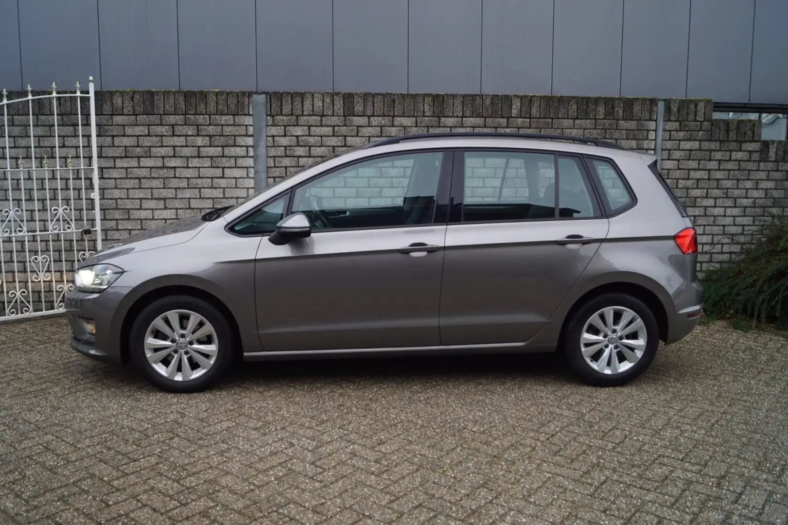 Volkswagen Golf Sportsvan 1.4 TSI Business Edition Autom Sportst Stoelverw N Szary - 2