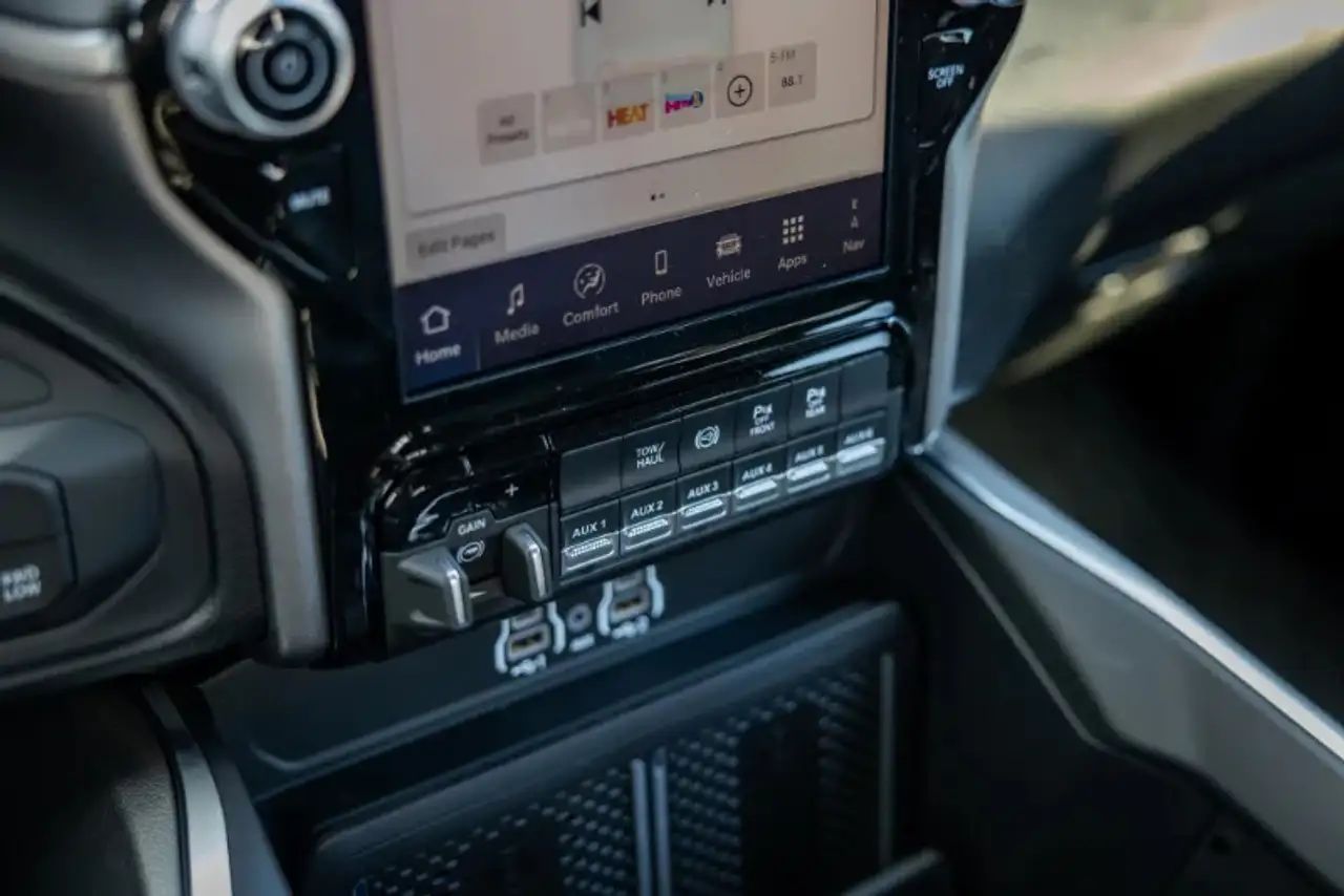 RAM 3500 снимка RAM 3500