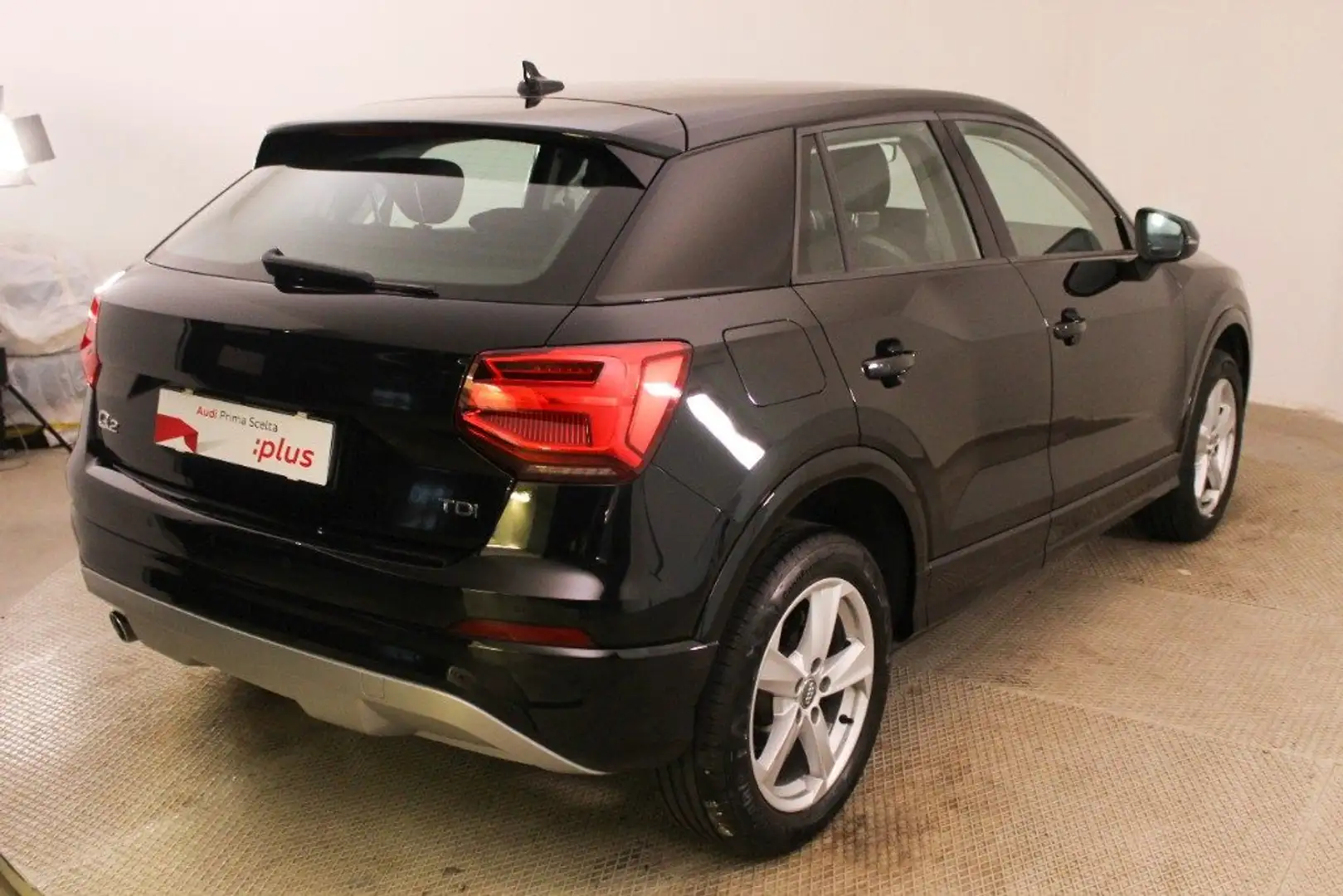 Audi Q2 1.6 TDI S tronic Business Nero - 2