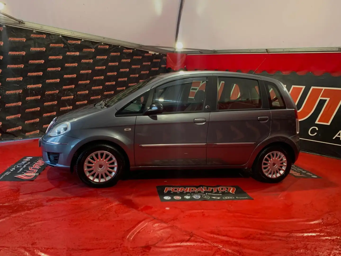 Lancia MUSA 1.4 8v Platinum ecochic Gpl Gri - 2