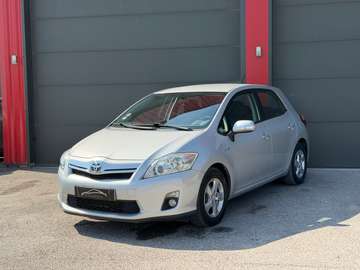 Auris Hybride 136h Millenium Pack