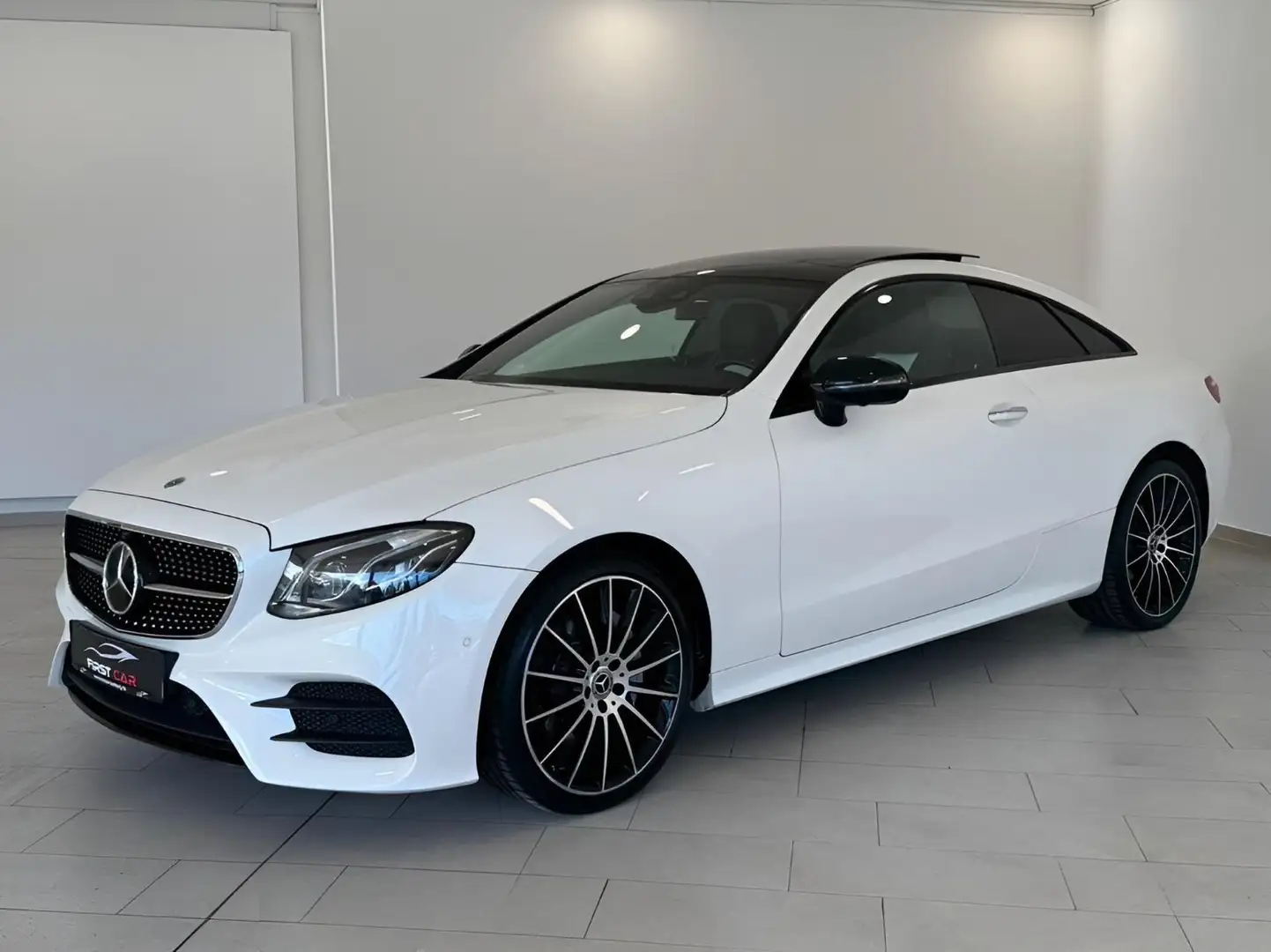 Mercedes-Benz E 220 d 4Matic AMG-Line|1HAND|PANO|WIDE|MEM|BURM| Weiß - 1