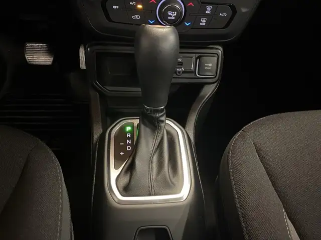 Jeep Renegade view 12