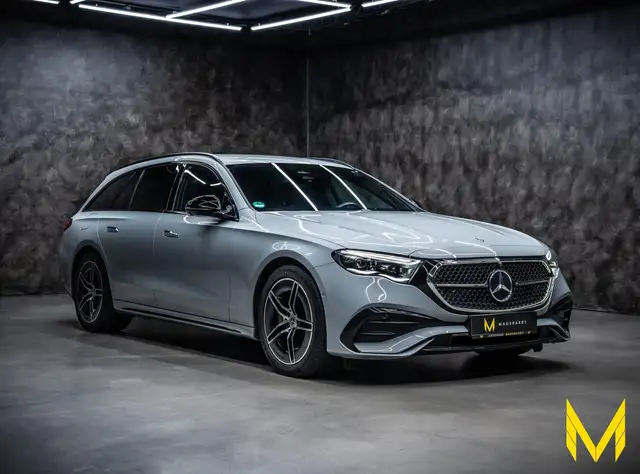 Mercedes-Benz E-Class view 3
