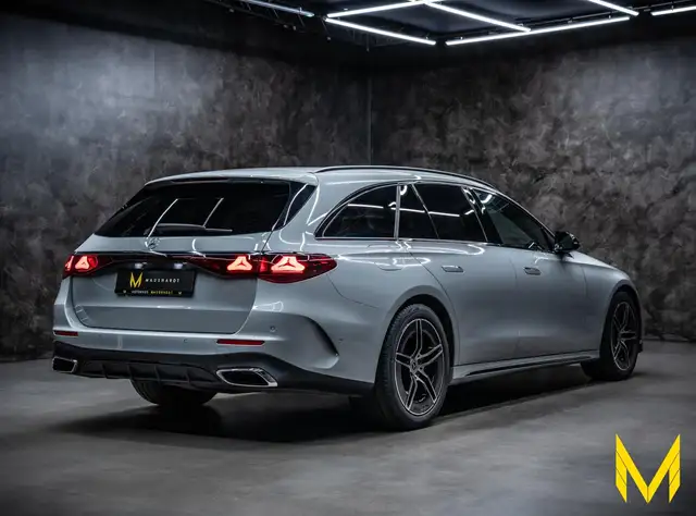 Mercedes-Benz E-Class view 6
