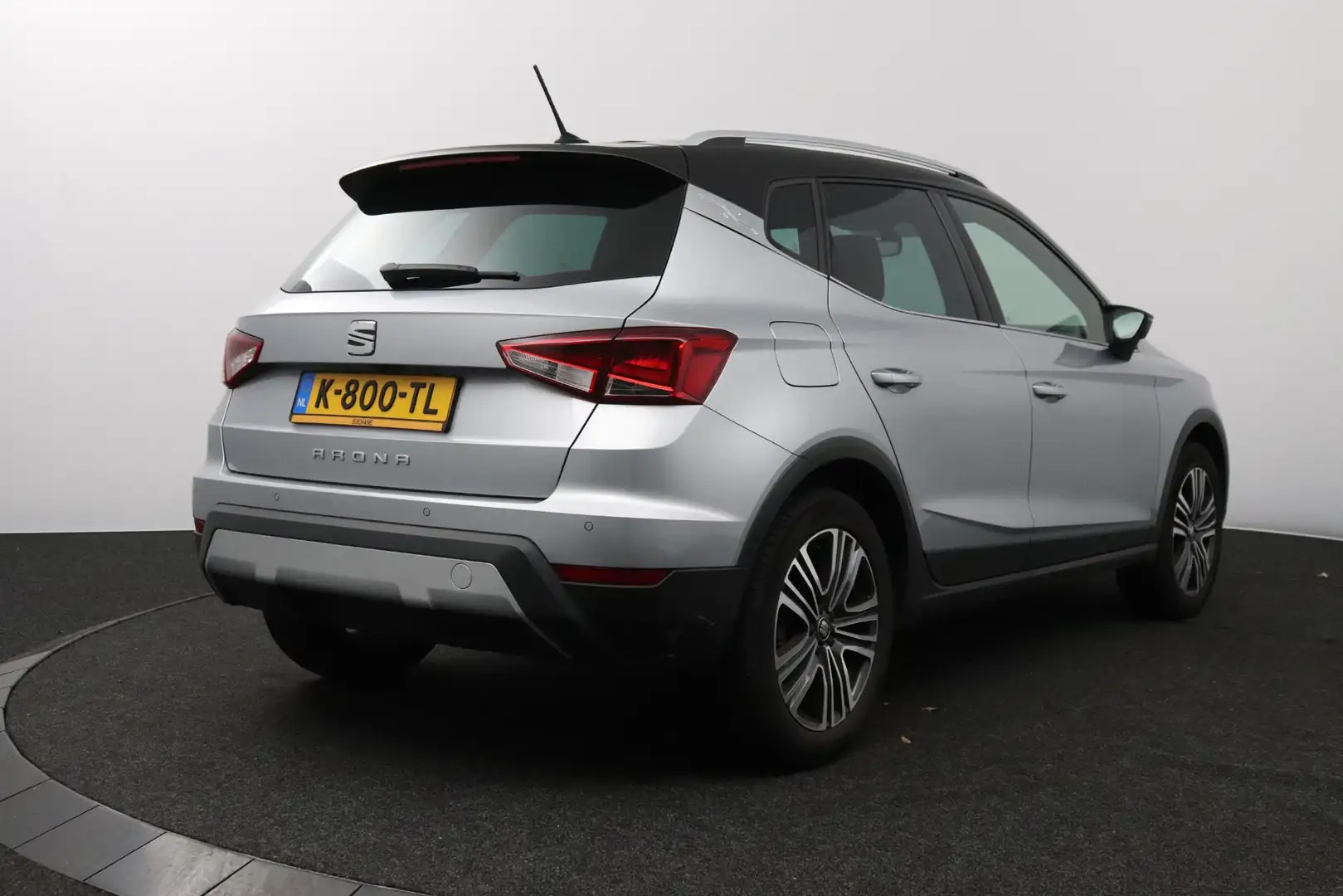 SEAT Arona 1.0 TSI DSG Xcellence Business Intense | Automaat Grigio - 2